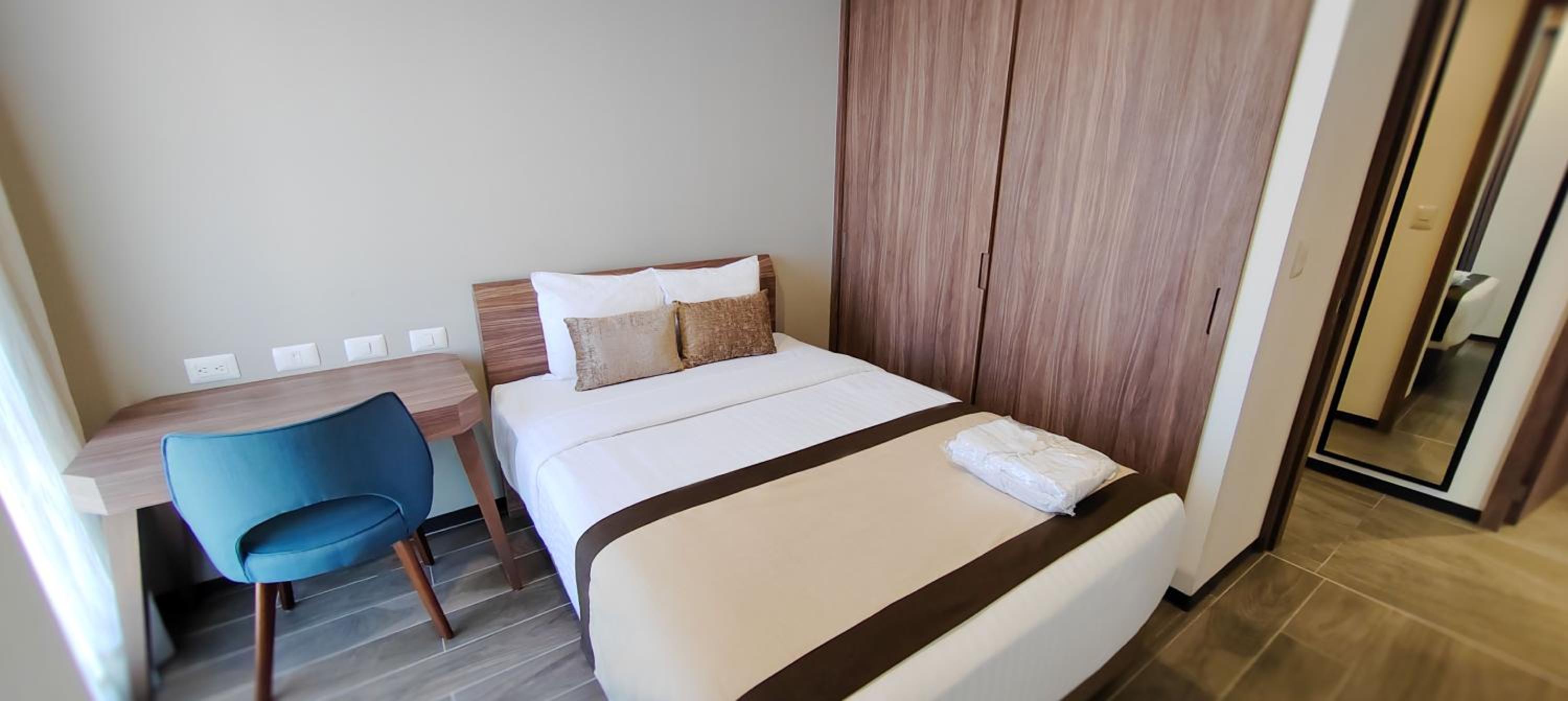 Superior King Suite - Photo 4