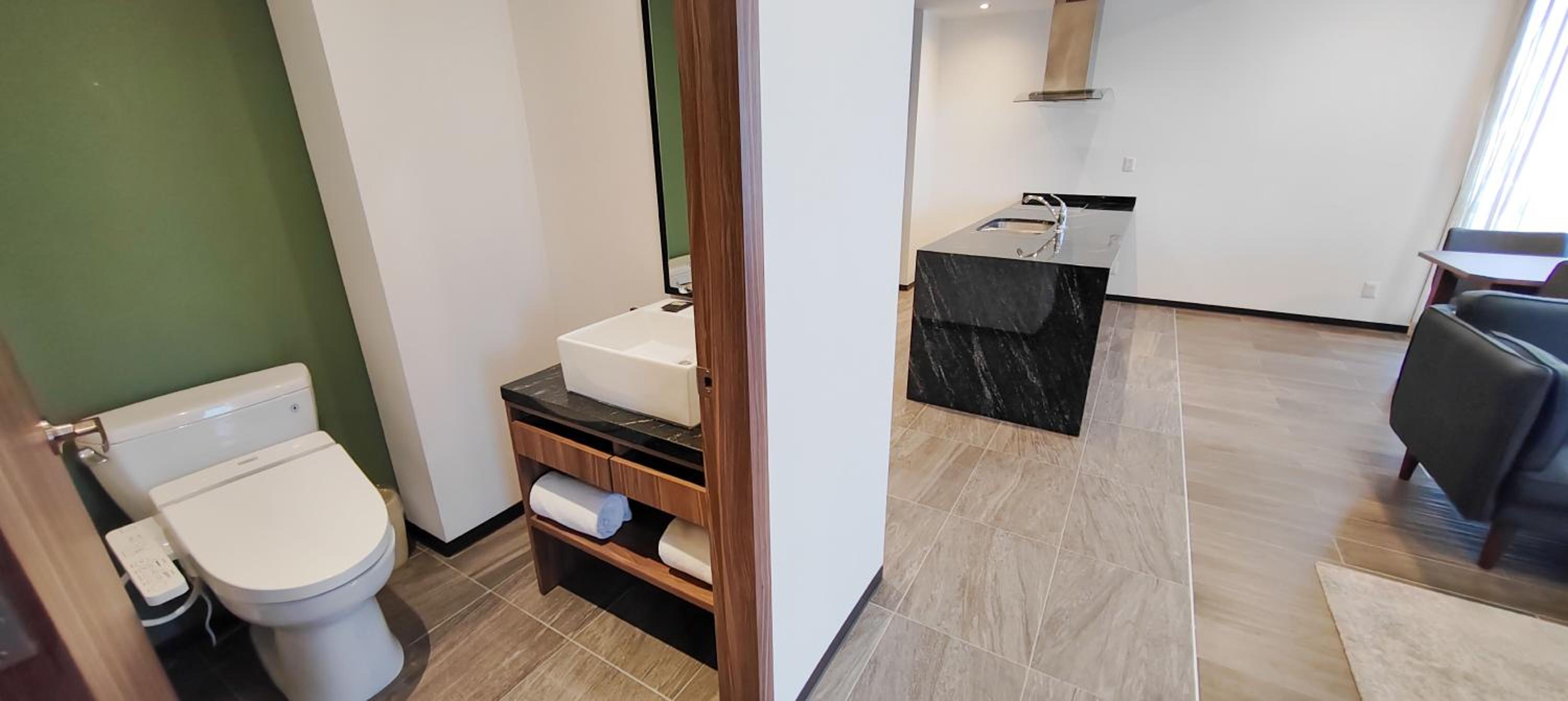 Superior King Suite - Photo 3