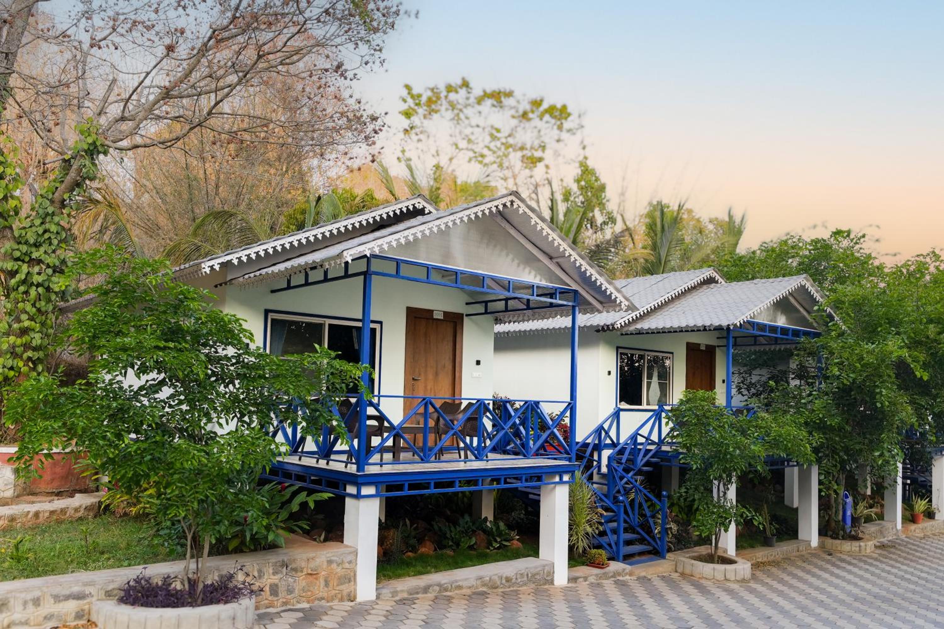 Cottage - 2 Queen Bed - Pool view - Sitout - Photo 7
