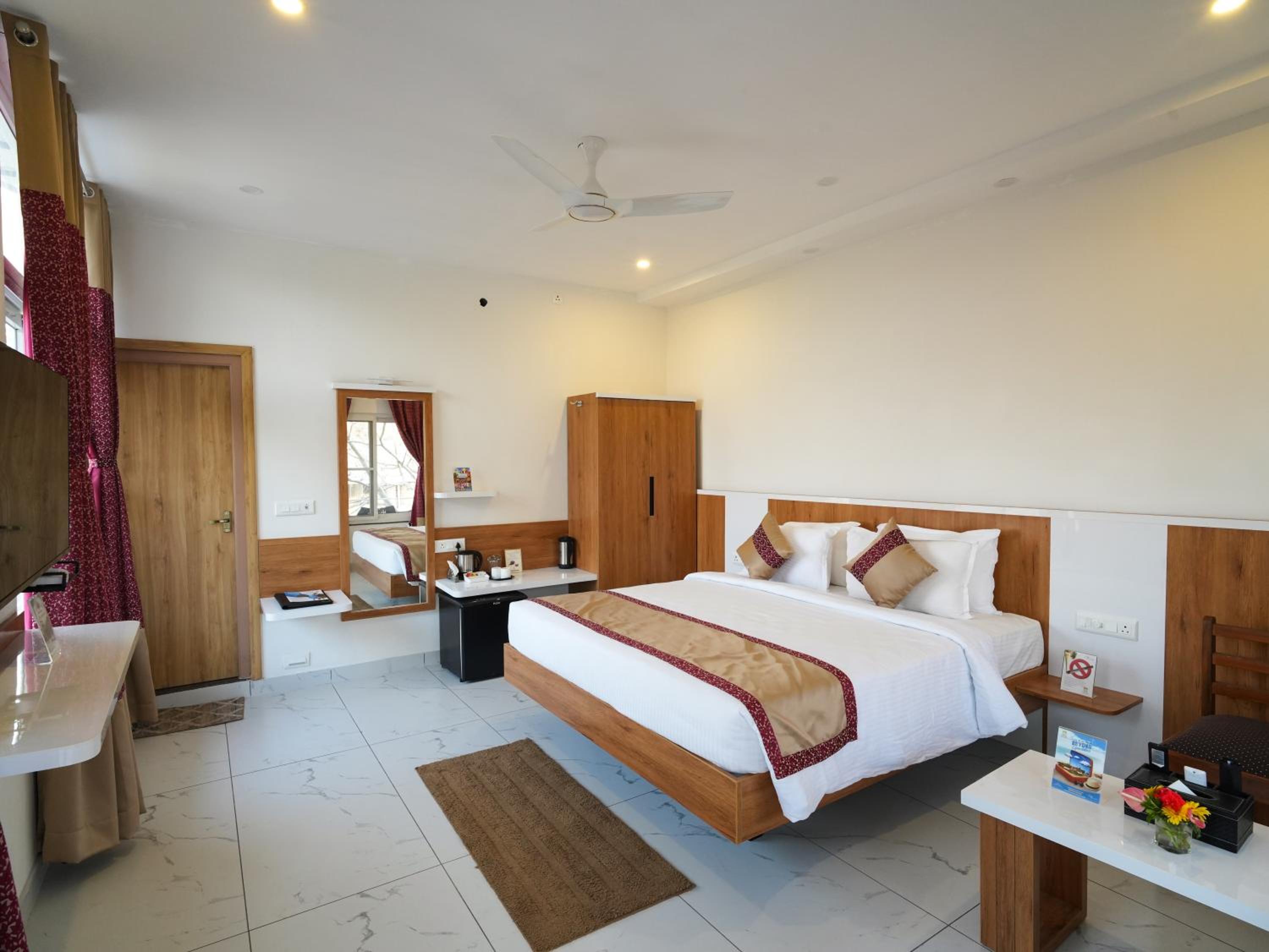 Club Room - King & Sofa Bed - Exclusive Sitout - Photo 4