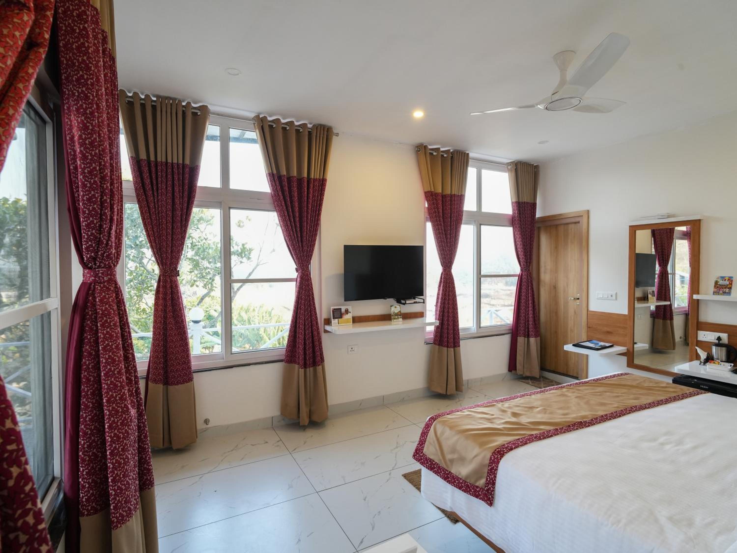 Club Room - King & Sofa Bed - Exclusive Sitout - Photo 1