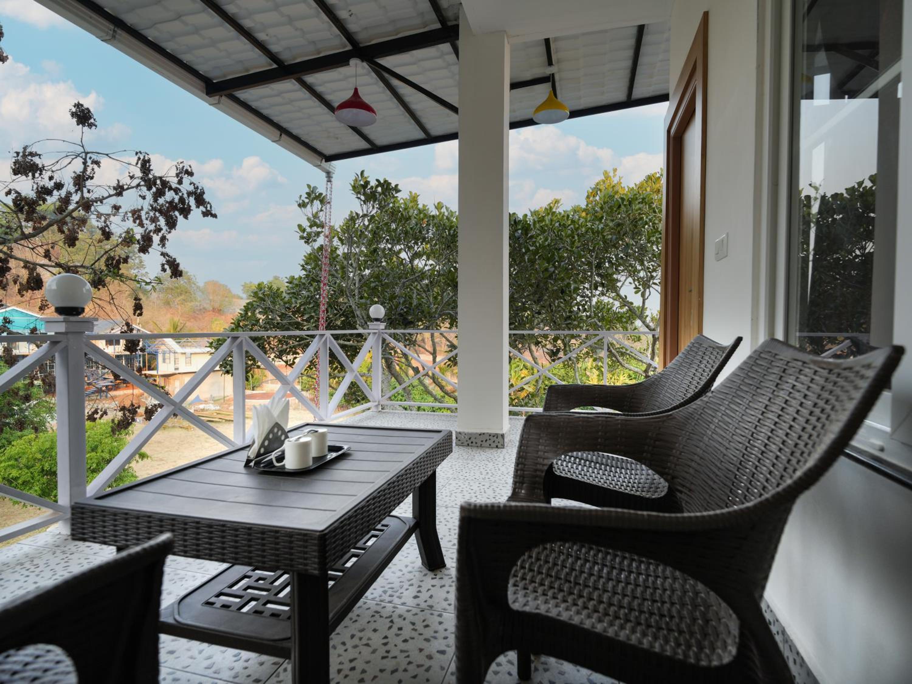 Club Room - King & Sofa Bed - Exclusive Sitout - Photo 8