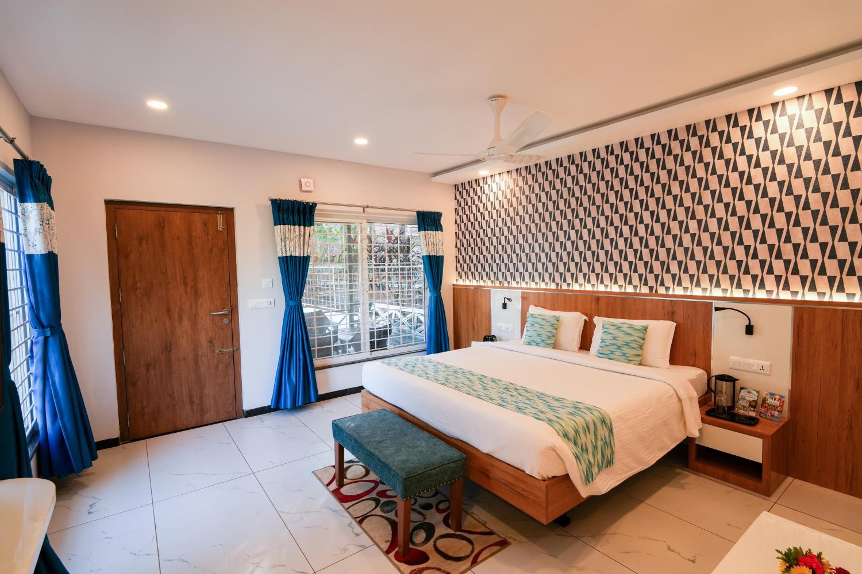 Private Cottage - King Bed - Pool view - Sitout - Photo 6