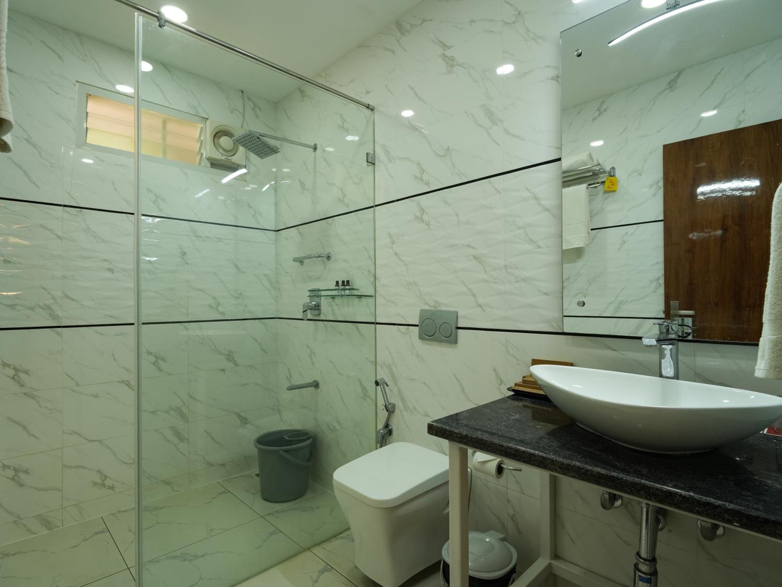 Cottage - 2 Queen Bed - Pool view - Sitout - Photo 4
