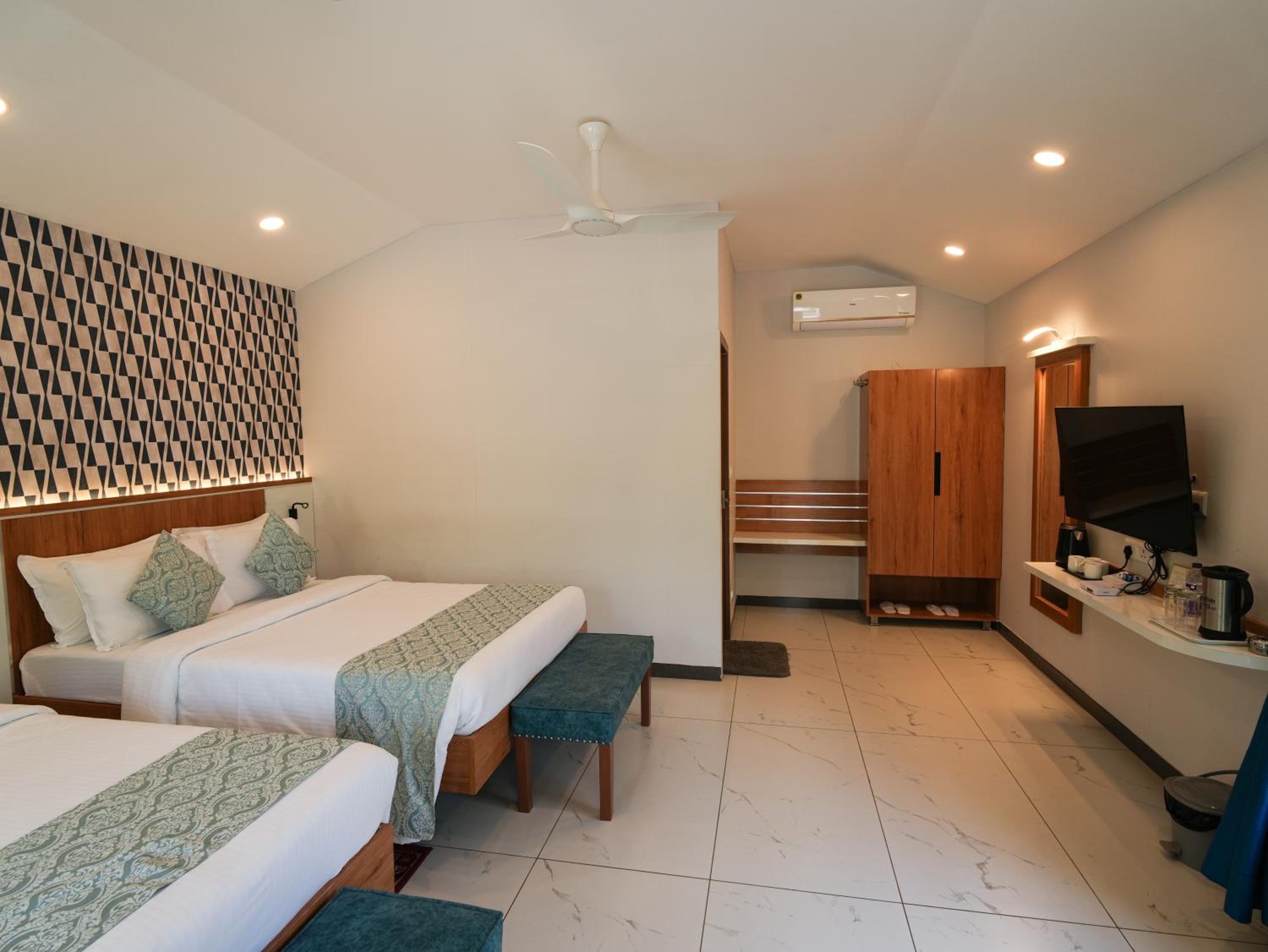 Cottage - 2 Queen Bed - Pool view - Sitout - Photo 6