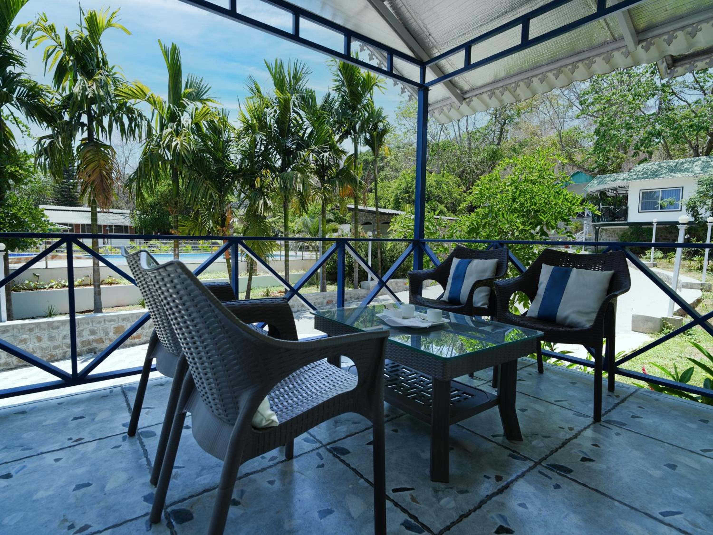 Cottage - 2 Queen Bed - Pool view - Sitout - Photo 9