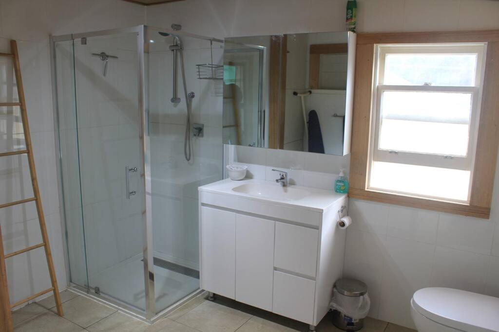 Three-Bedroom House photo 3