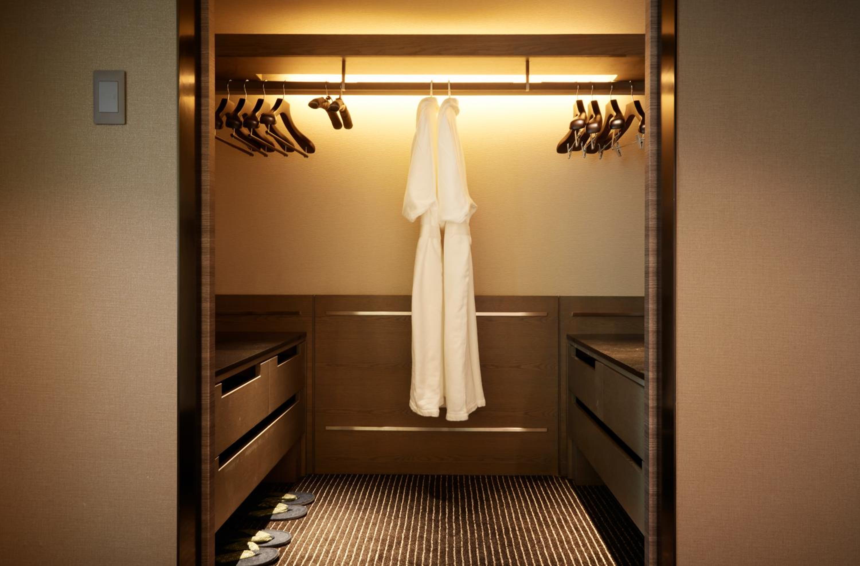 The Main – Deluxe Twin Room with Cypress Bath “Shin-Edo” – Non-Smoking