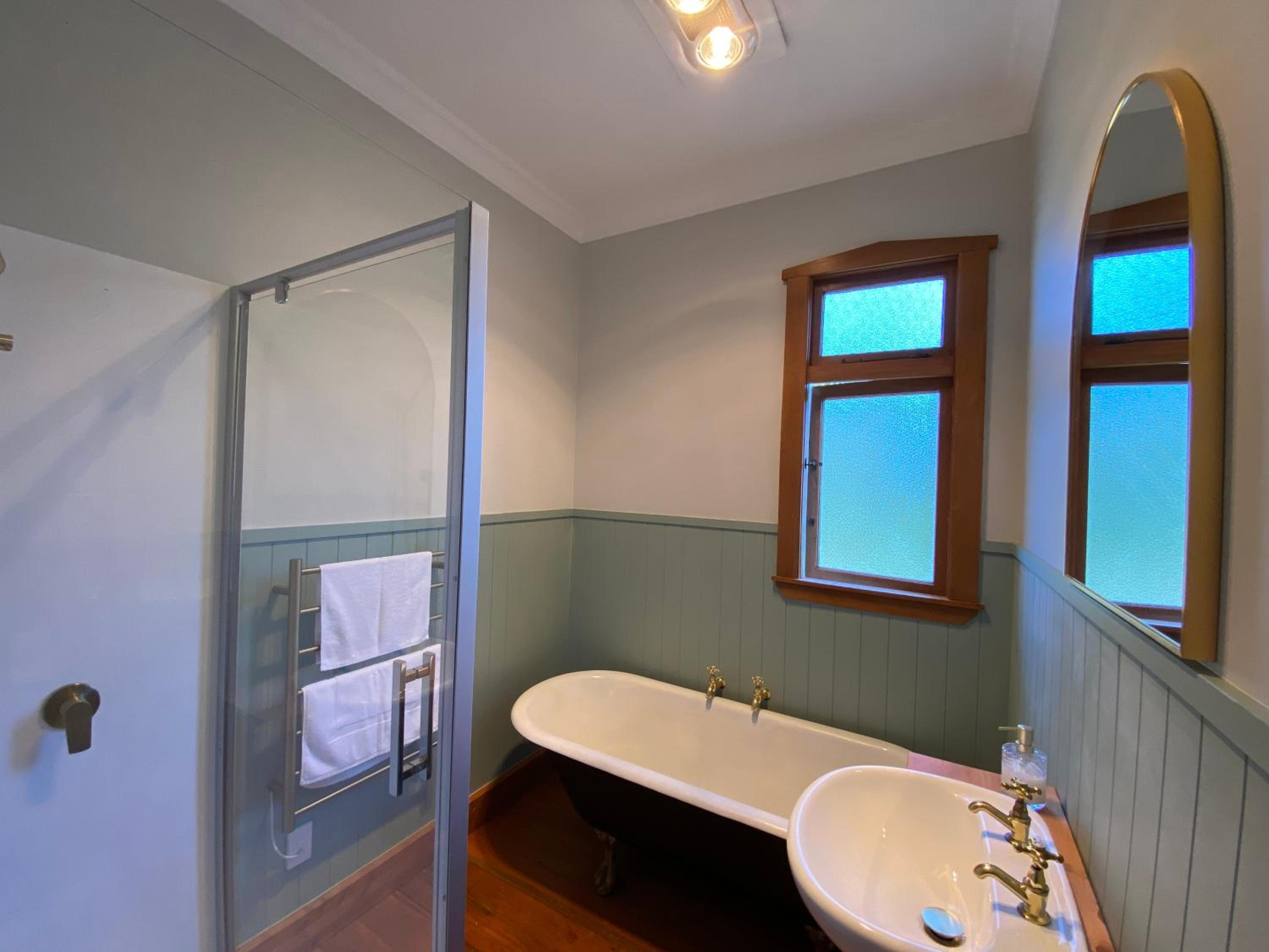 Three-Bedroom Bungalow - Photo 6