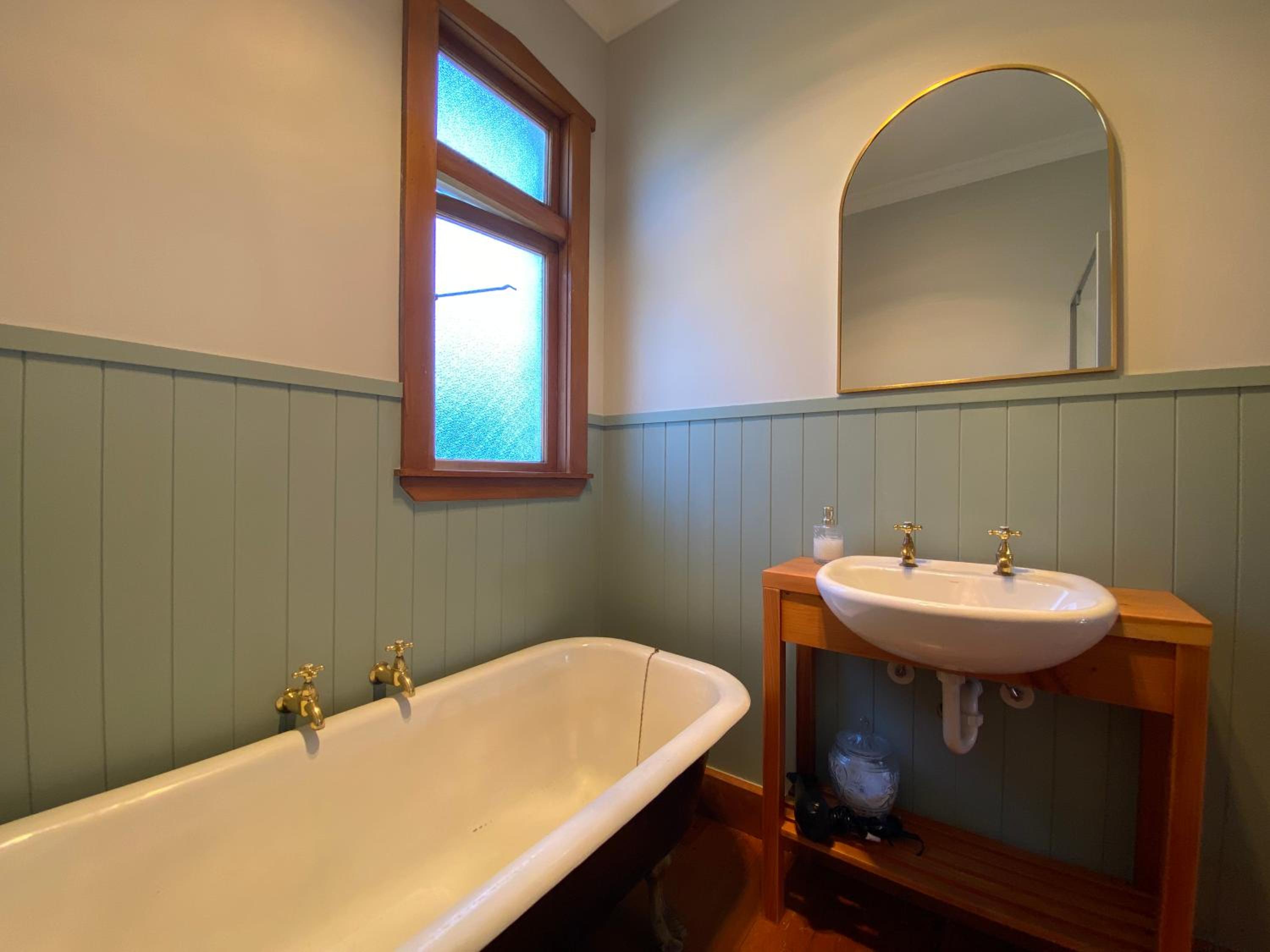 Three-Bedroom Bungalow - Photo 7