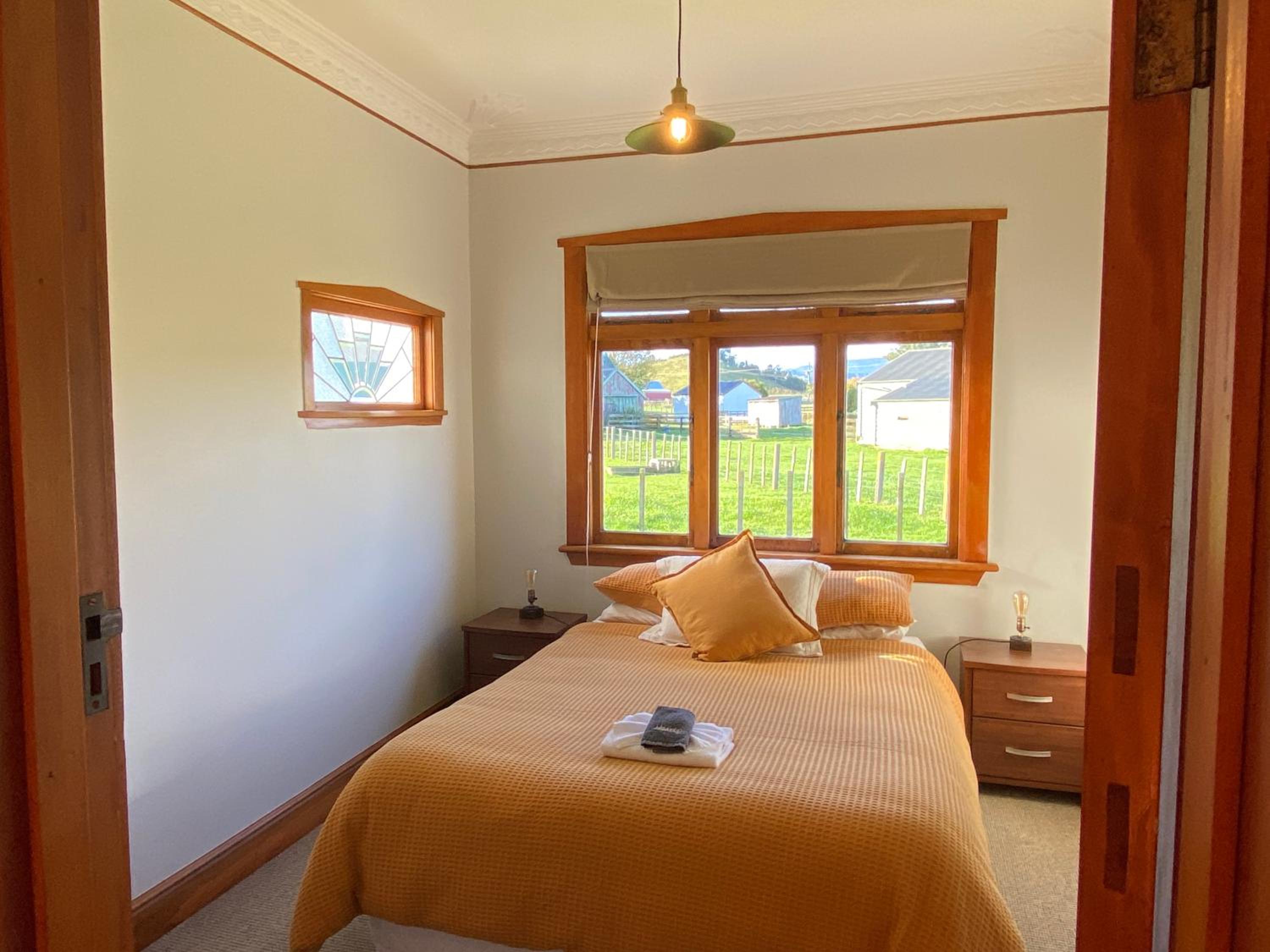 Three-Bedroom Bungalow - Photo 3