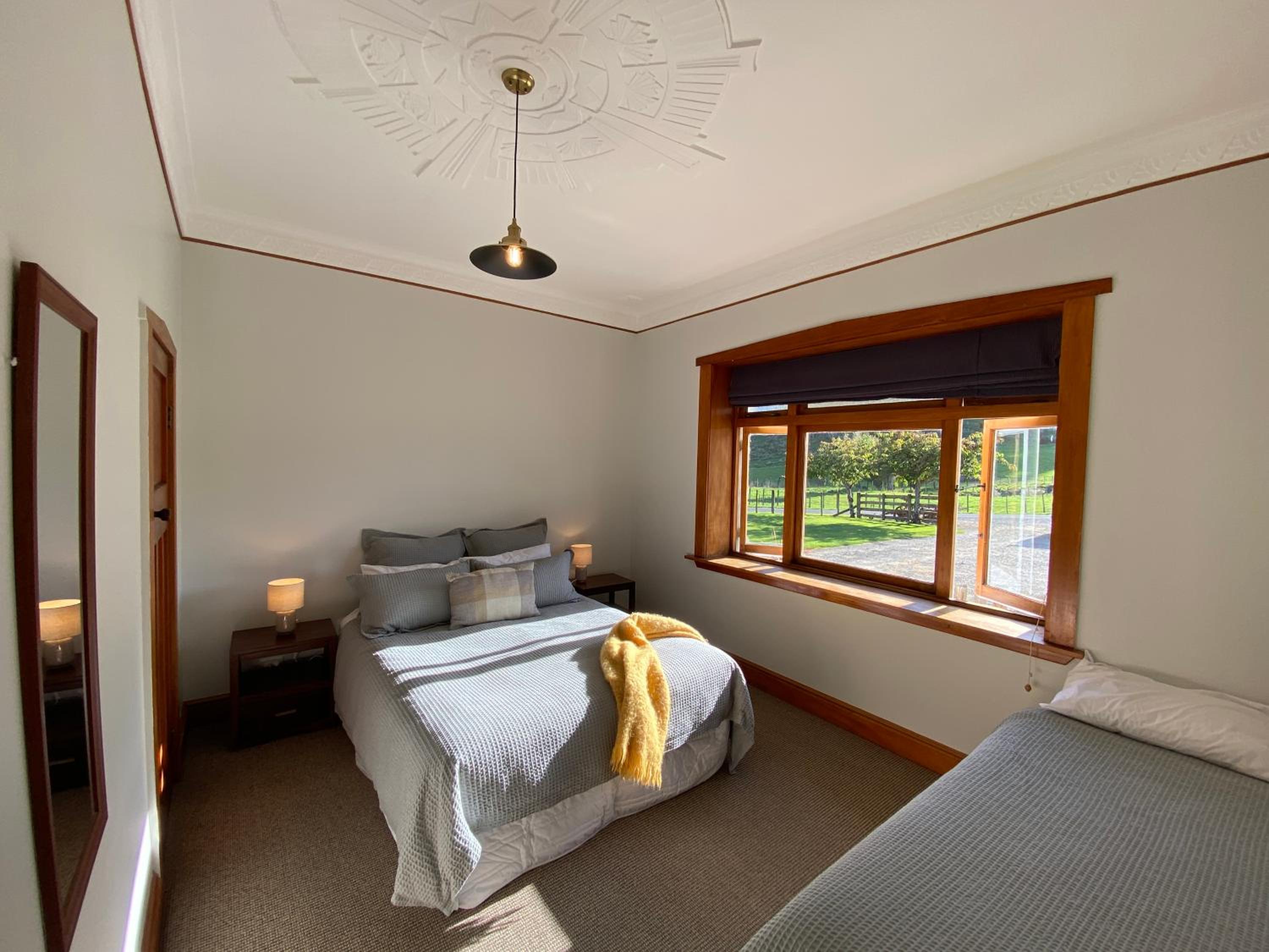 Three-Bedroom Bungalow - Photo 2