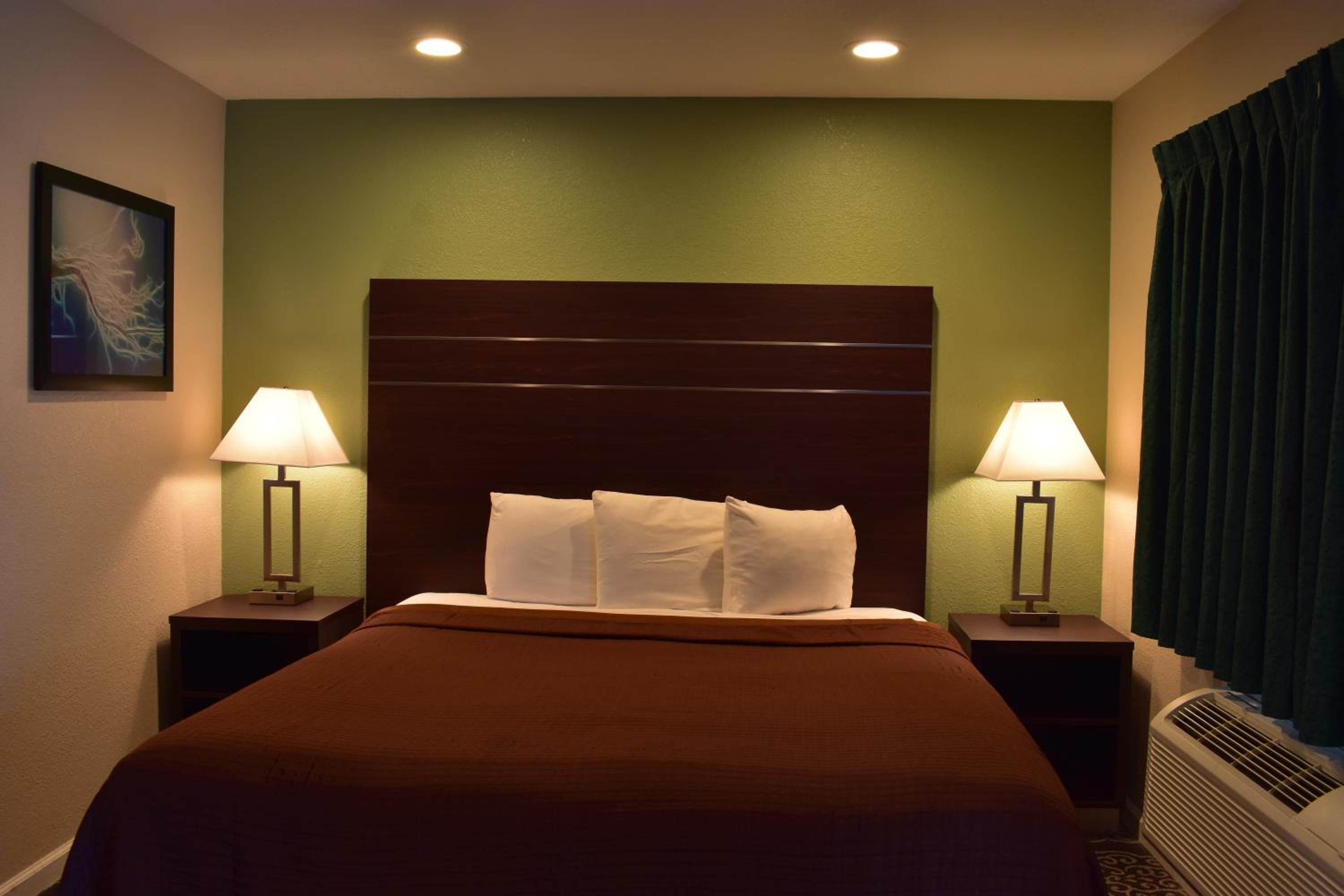 Deluxe King Room - Non-Smoking photo 1