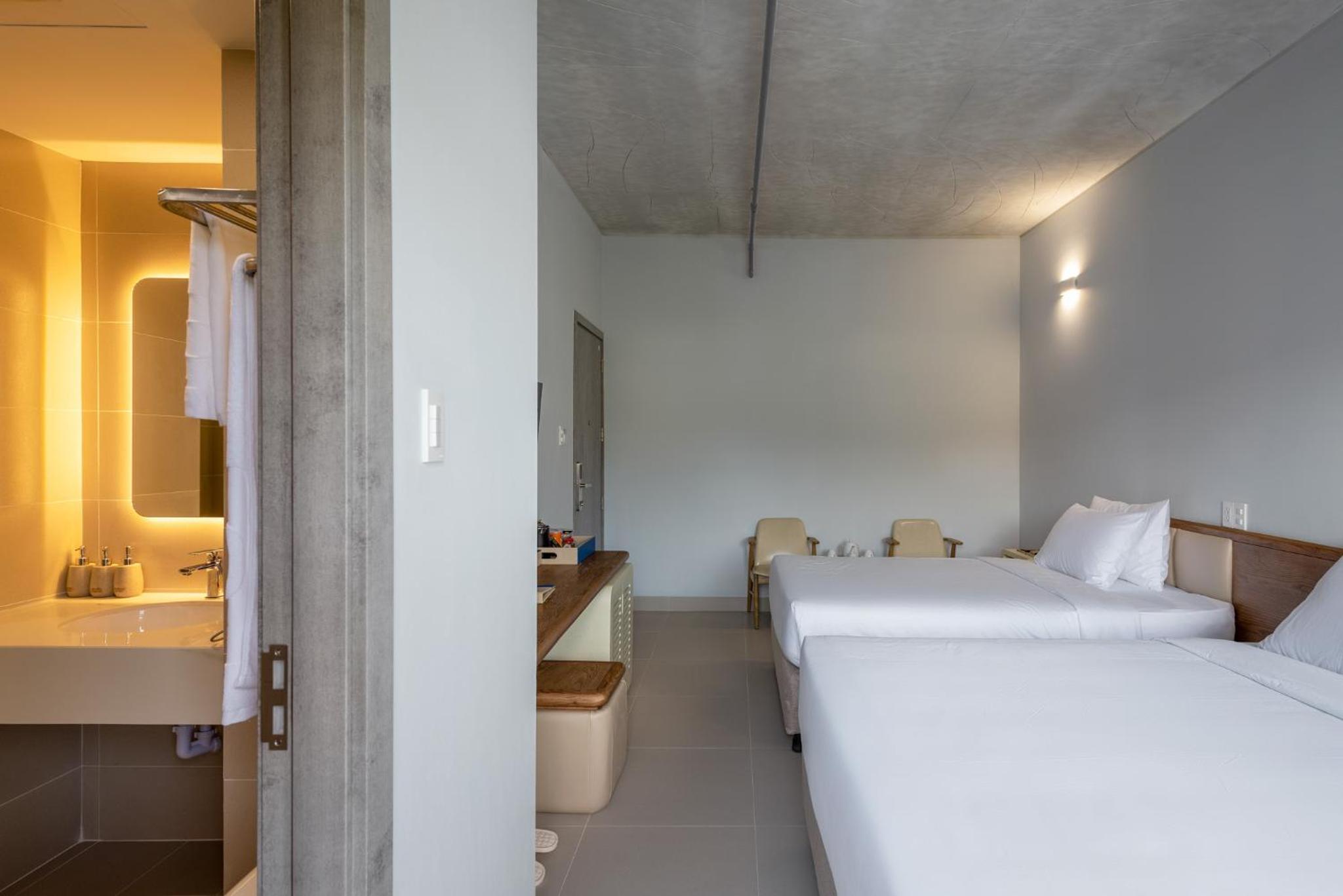 Superior Triple Room With Balcony - Photo 19