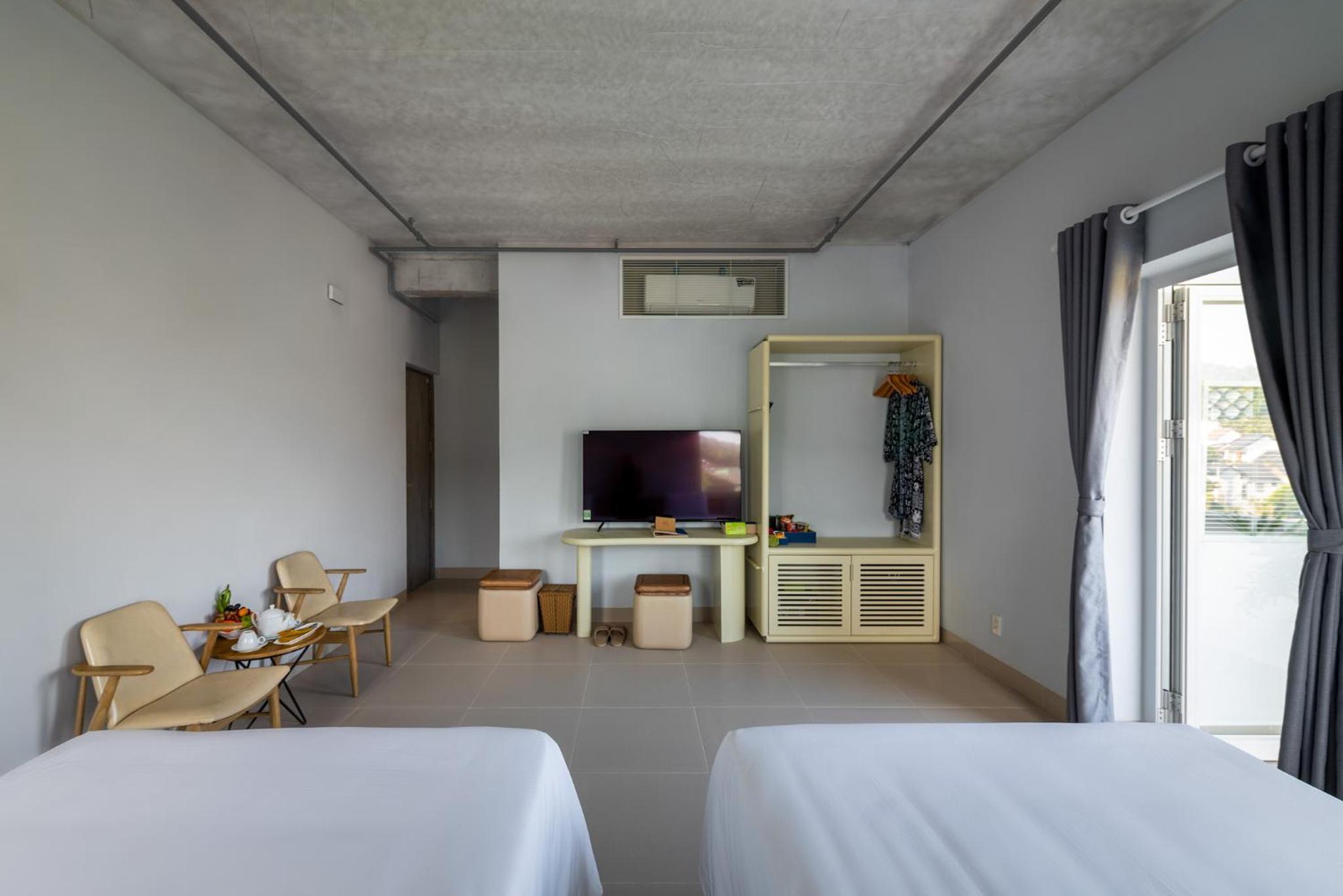 Deluxe Twin Room With Balcony - Photo 3
