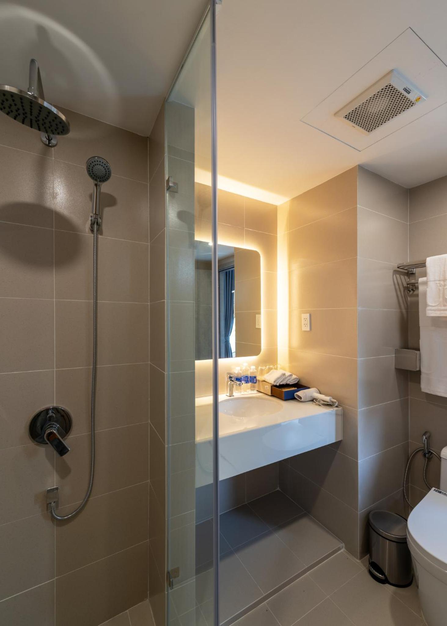 Deluxe Twin Room With Balcony - Photo 14