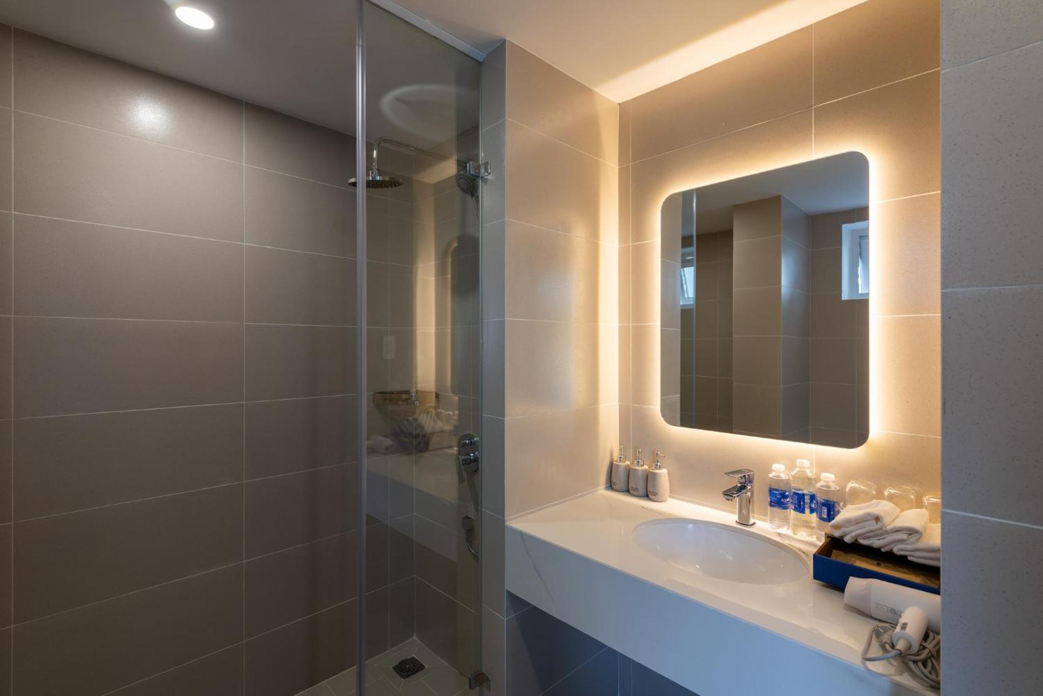 Superior Double Room with Balcony - Photo 23