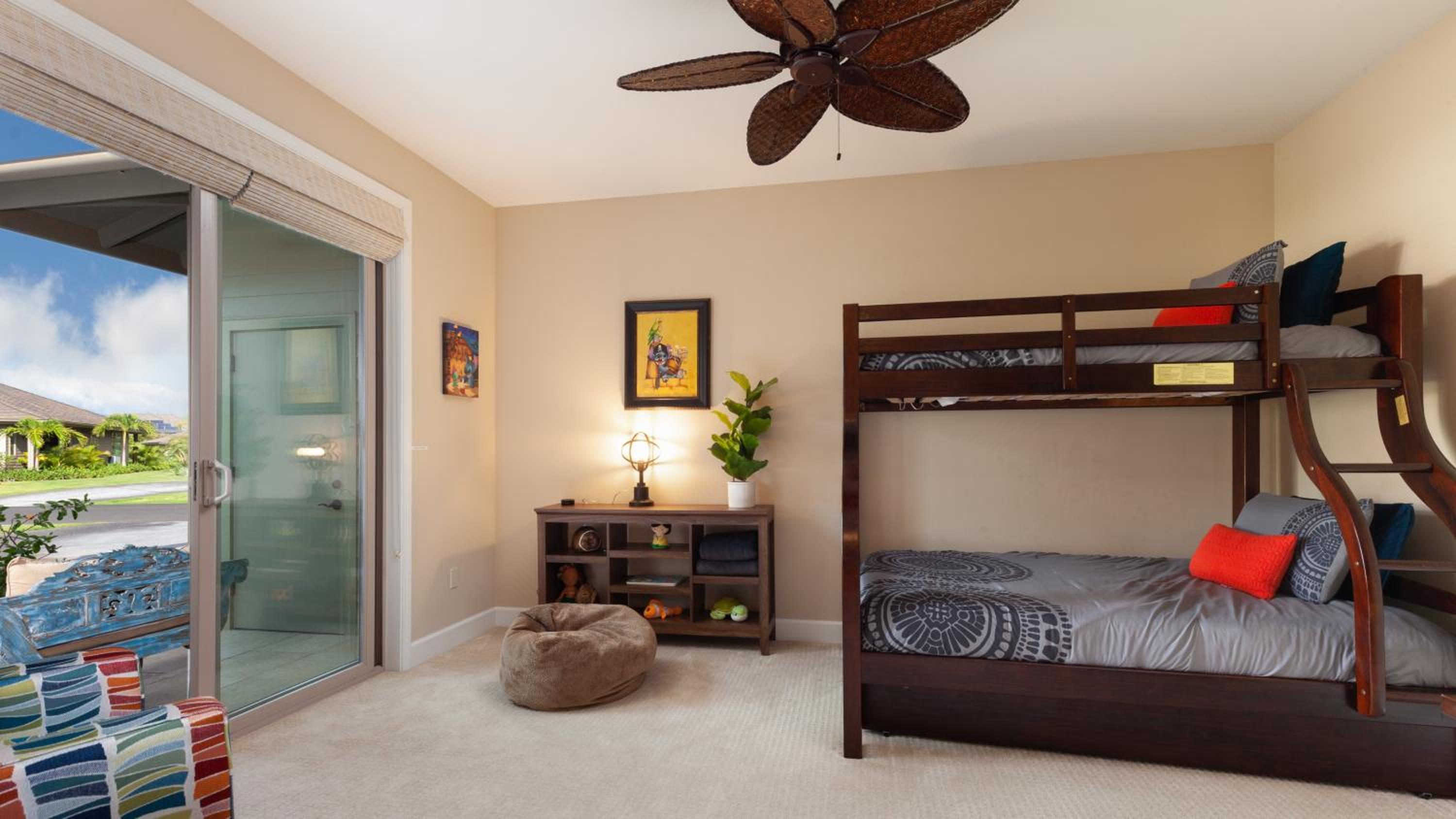 Three-Bedroom House photo 3