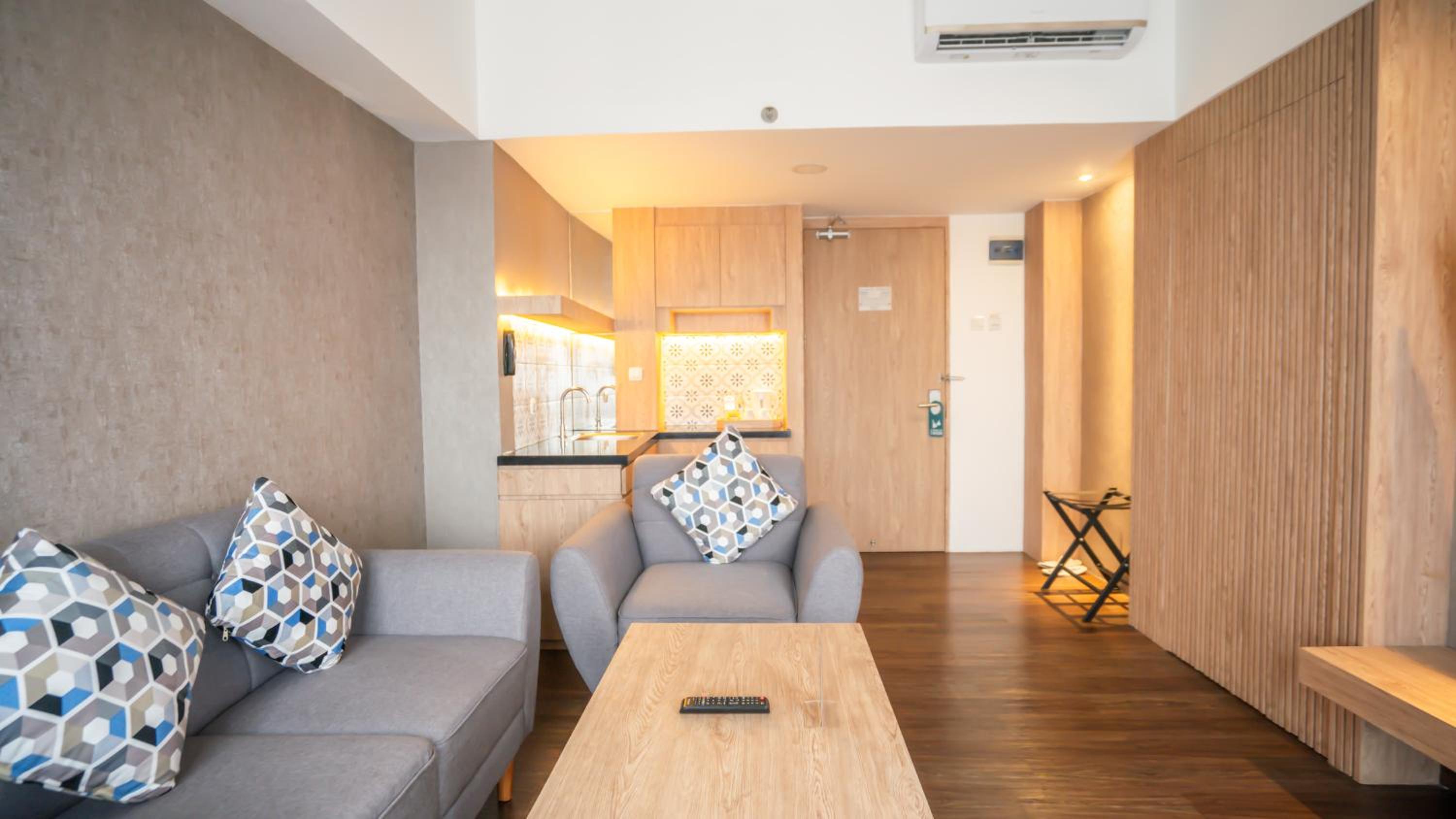 Suite with Balcony - Photo 12