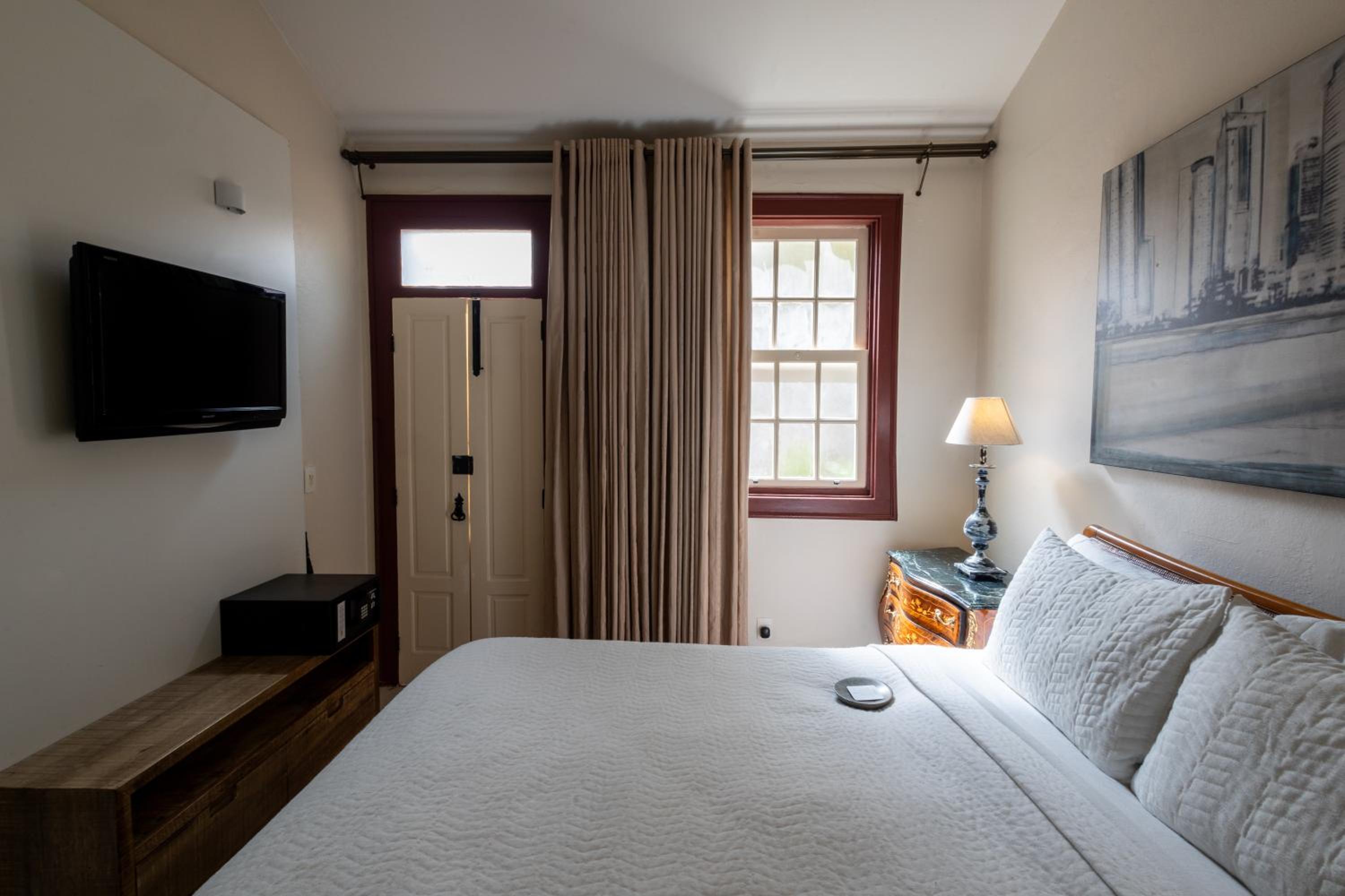 Budget Double Room photo 3