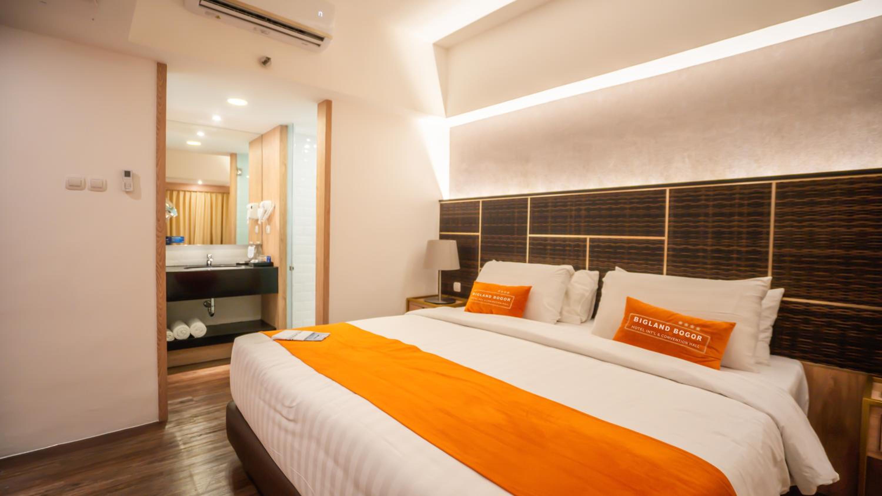 Suite with Balcony - Photo 14