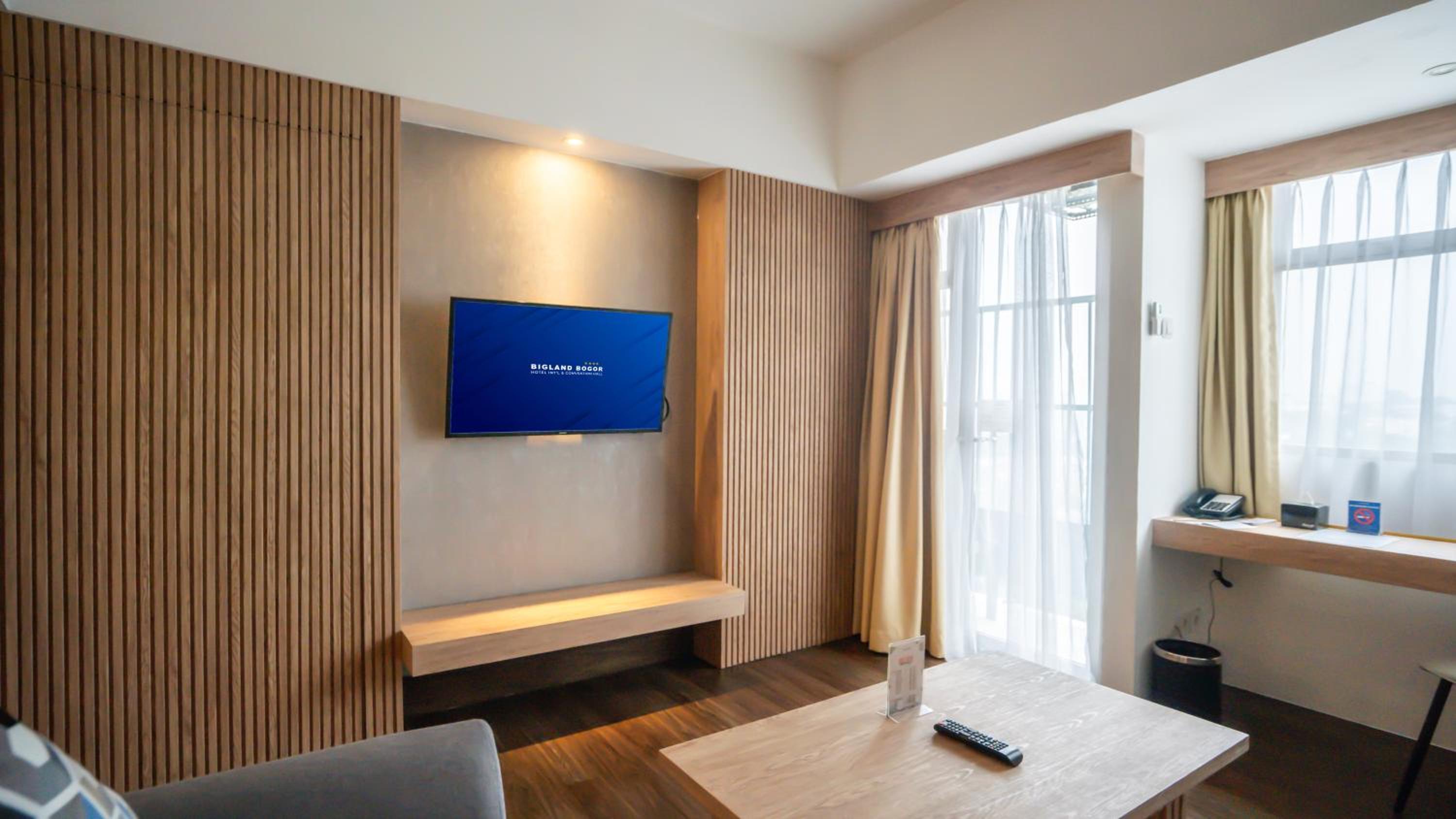 Suite with Balcony - Photo 10