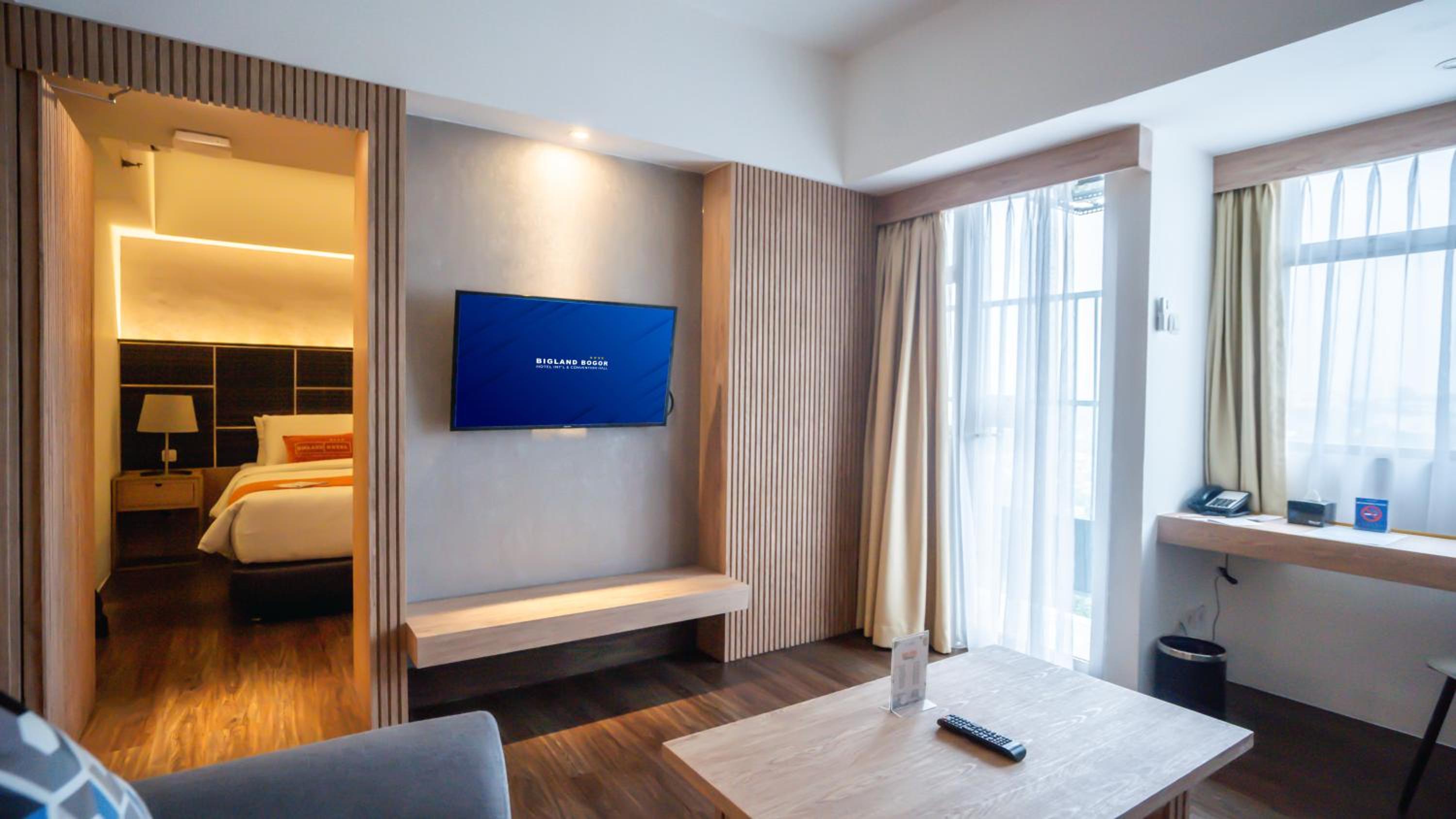 Suite with Balcony - Photo 11