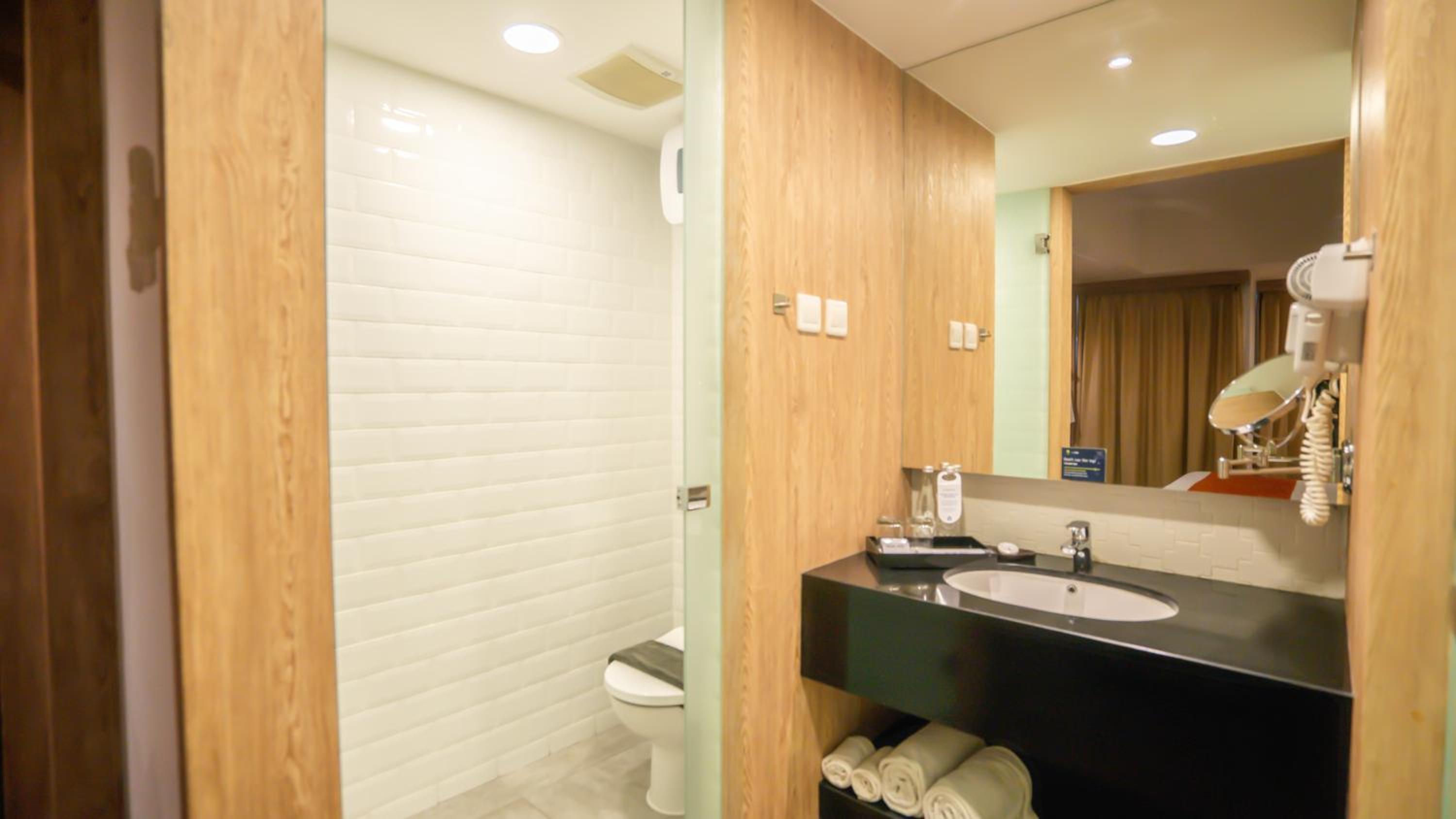 Suite with Balcony - Photo 2