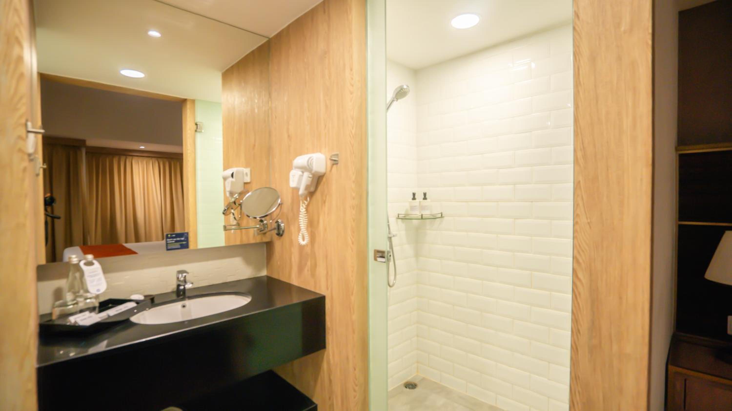 Suite with Balcony - Photo 3