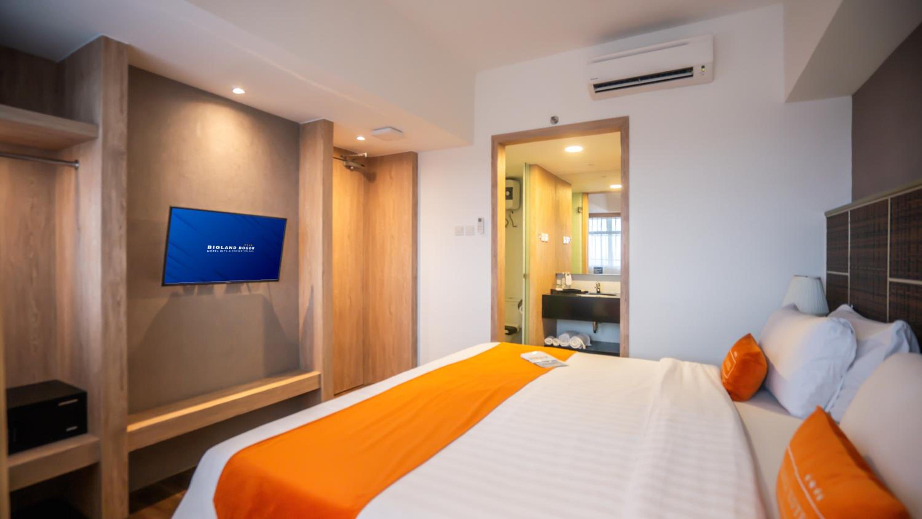 Suite with Balcony - Photo 13