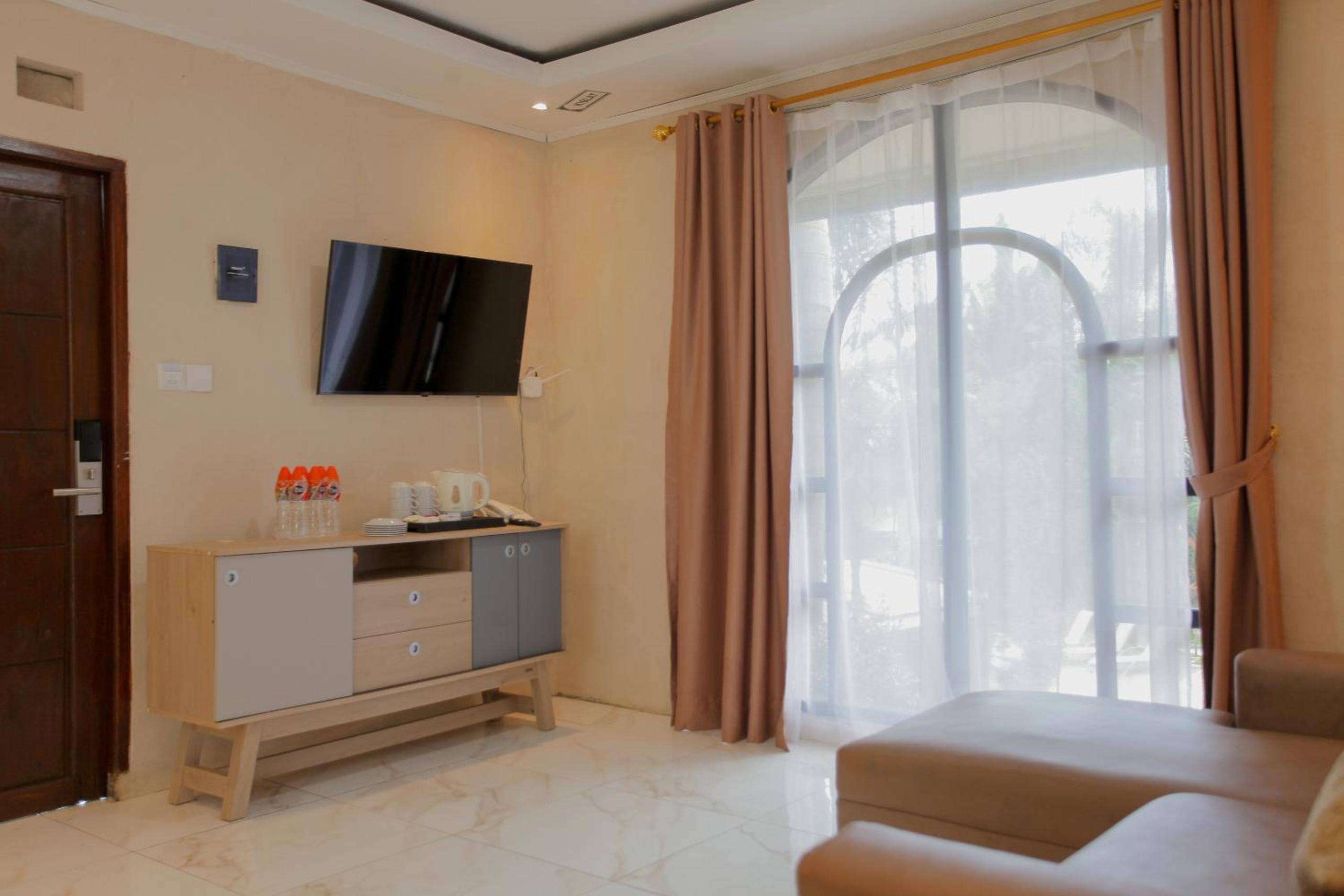 Standard Family Room - Photo 1