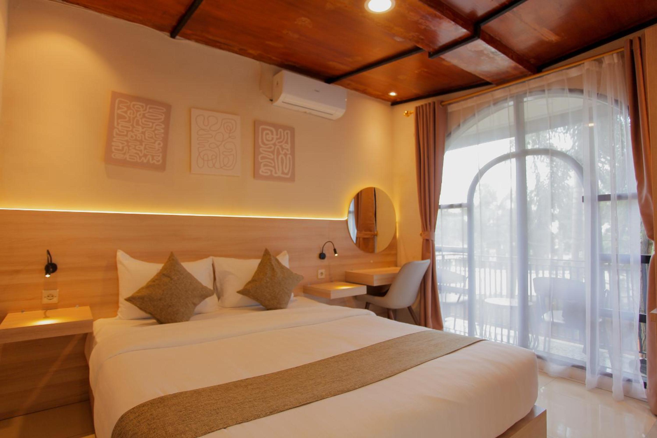 Standard Family Room - Photo 3