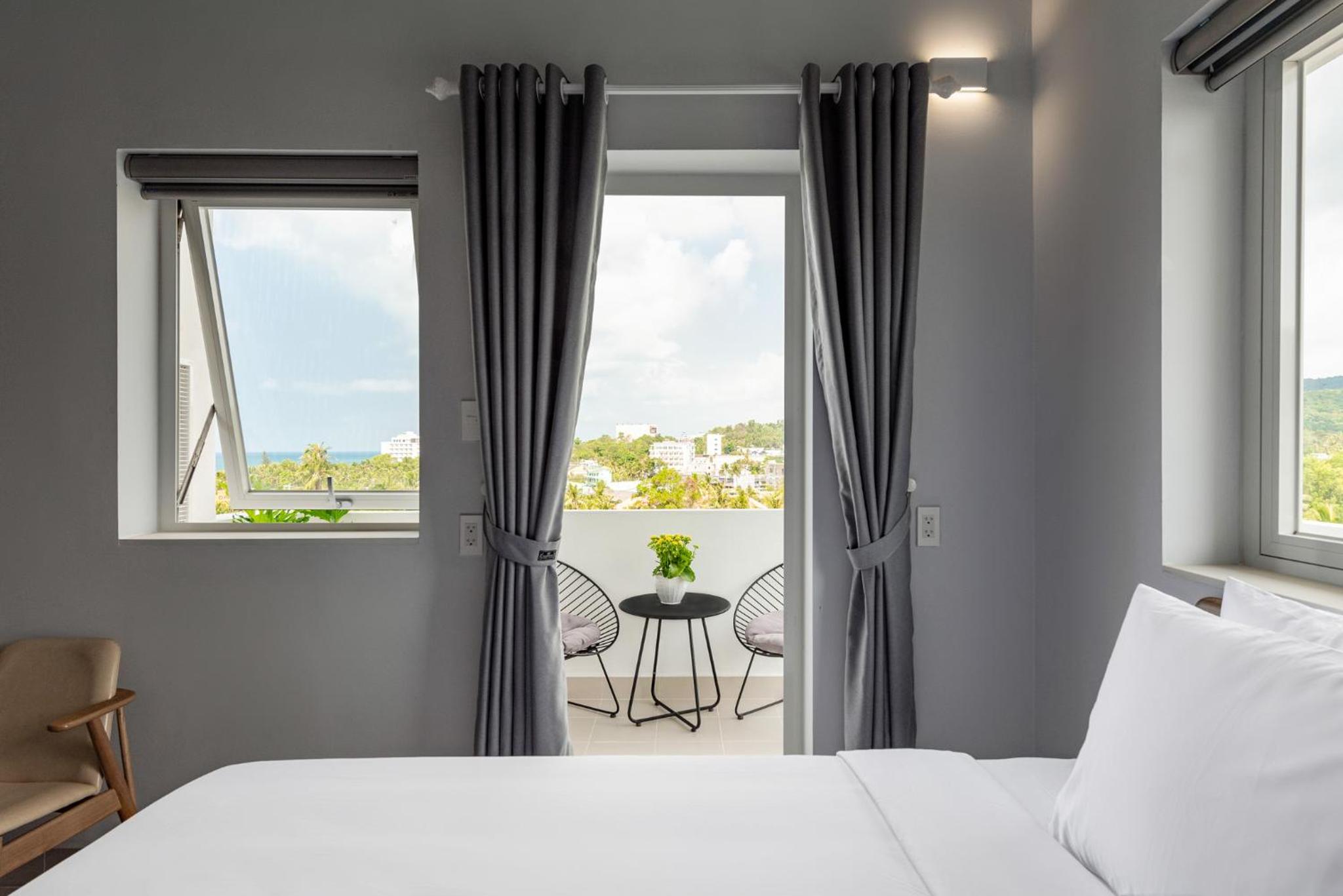Deluxe Double Room with Balcony - Photo 33