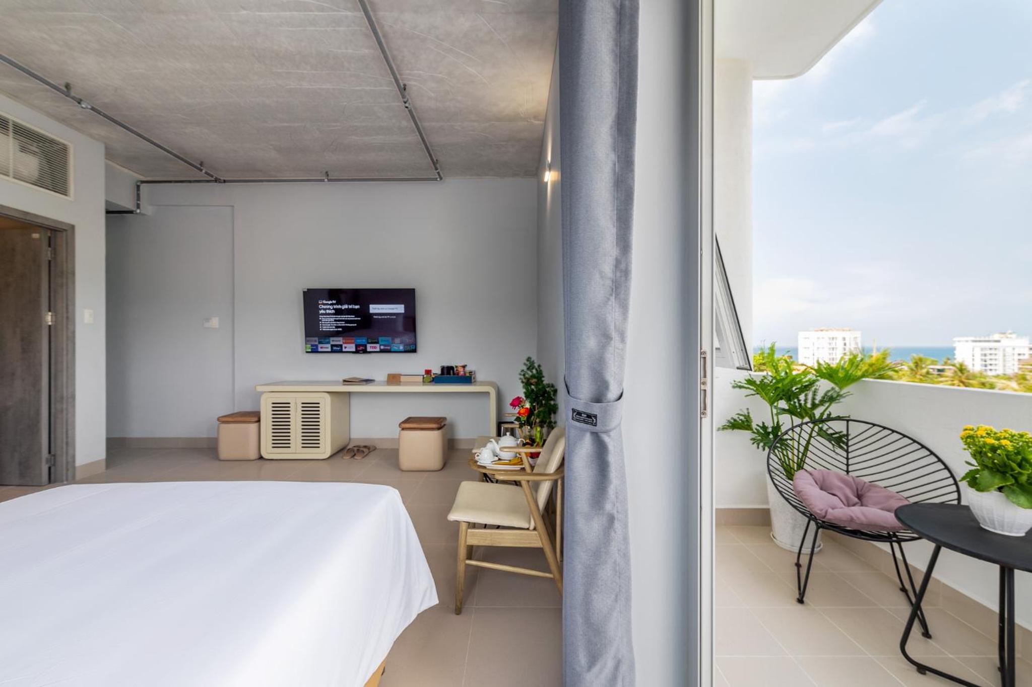 Deluxe Double Room with Balcony - Photo 1