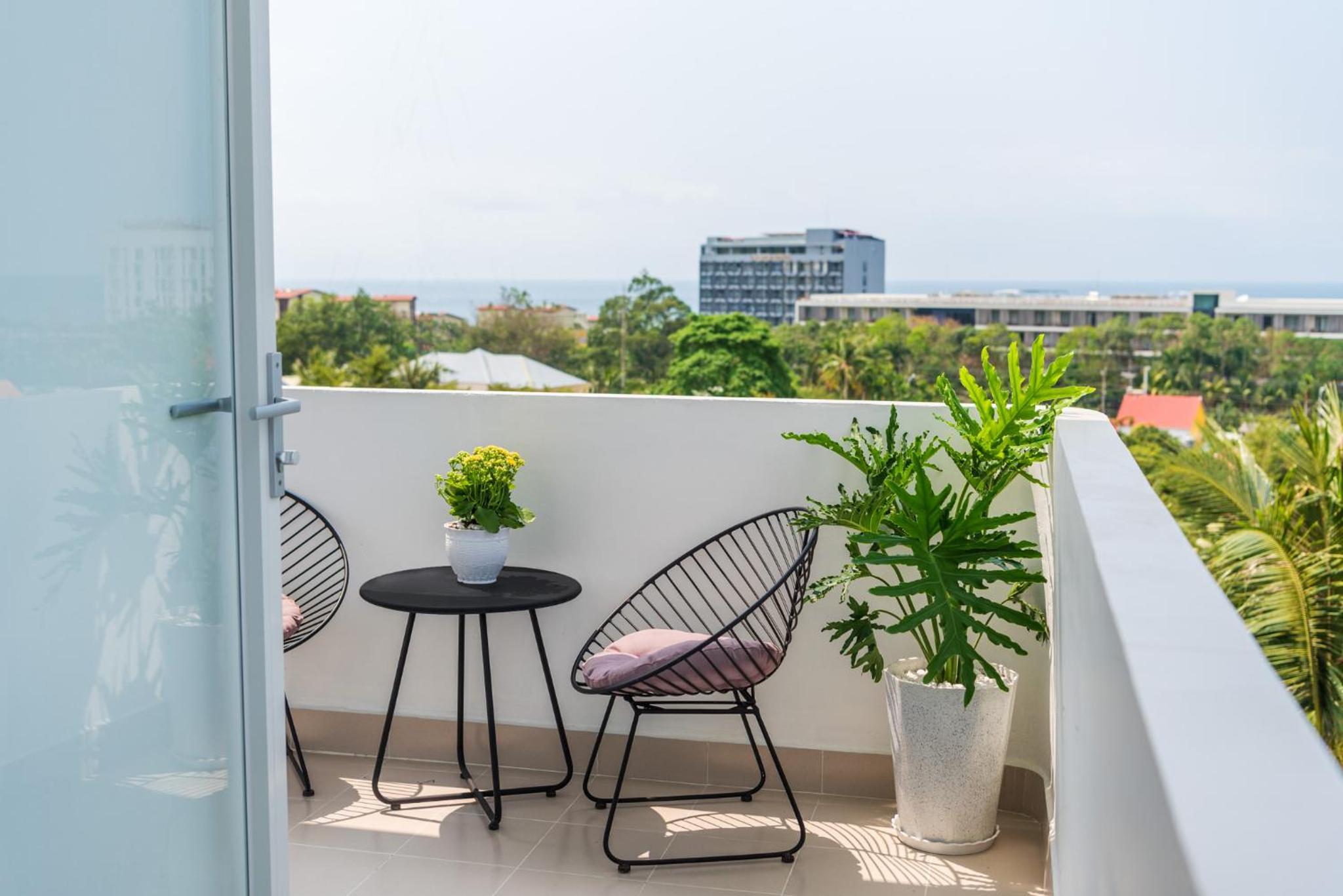 Deluxe Double Room with Balcony - Photo 5