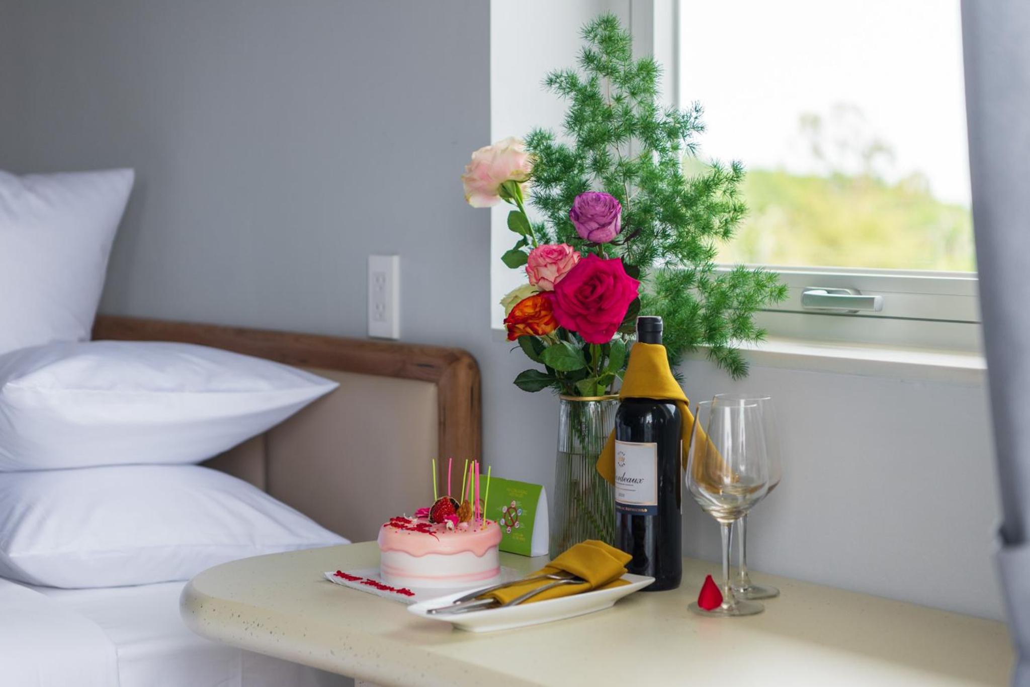 Deluxe Double Room with Balcony - Photo 20