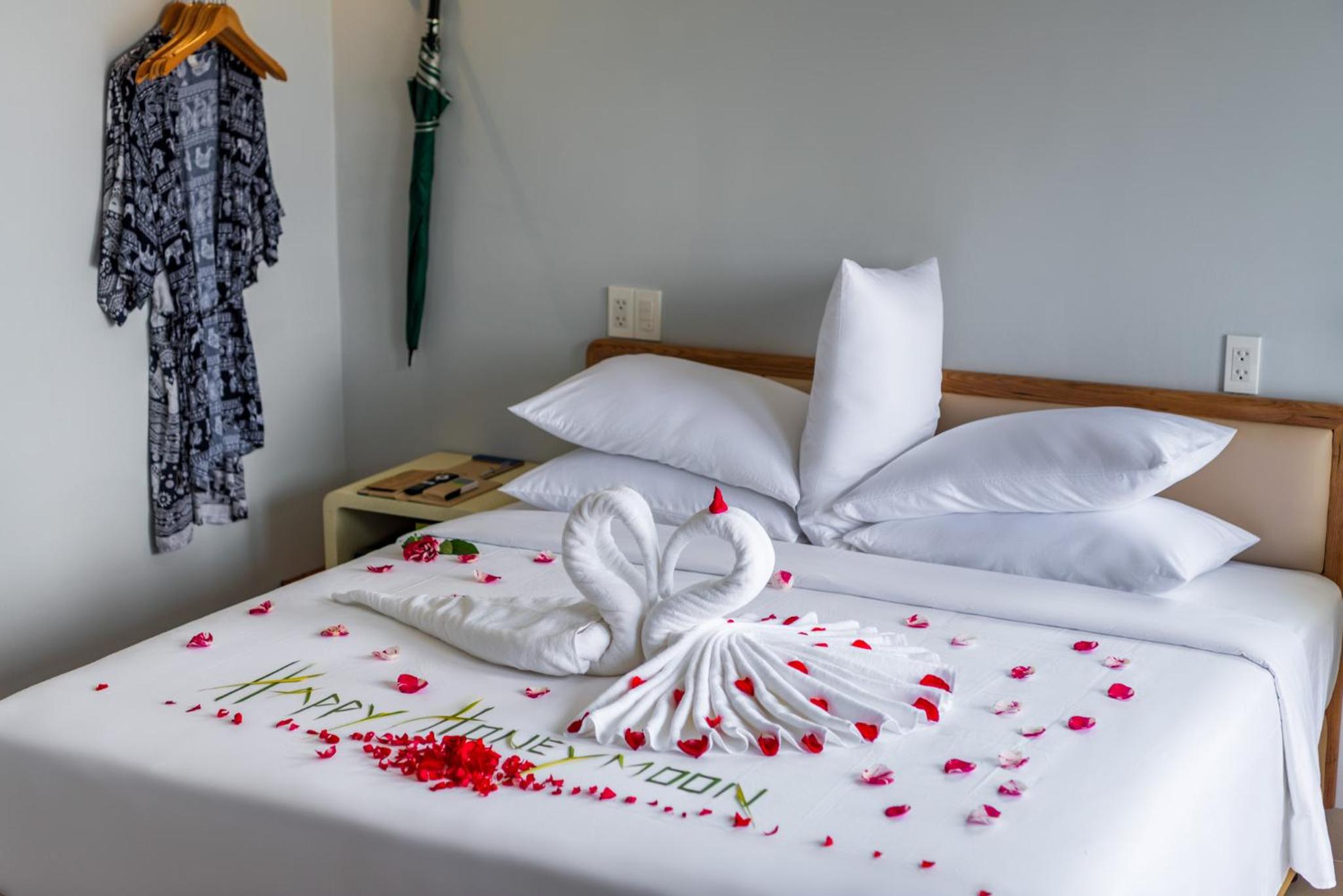 Deluxe Double Room with Balcony - Photo 22