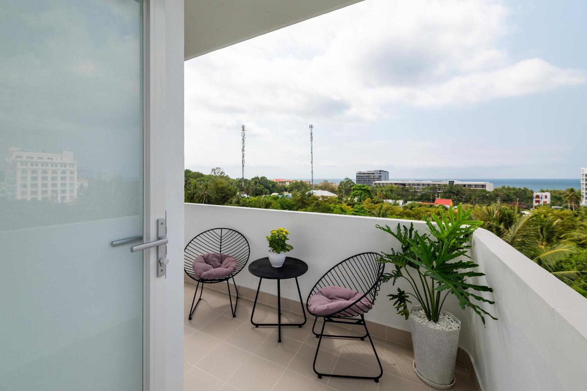Deluxe Twin Room With Balcony - Photo 5