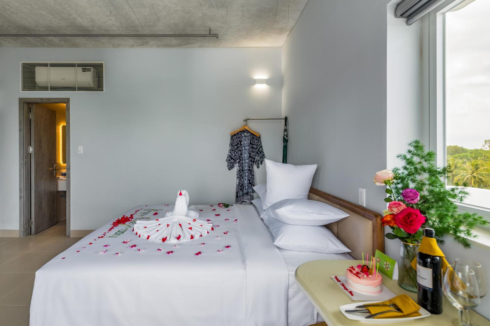 Deluxe Double Room with Balcony - Photo 26