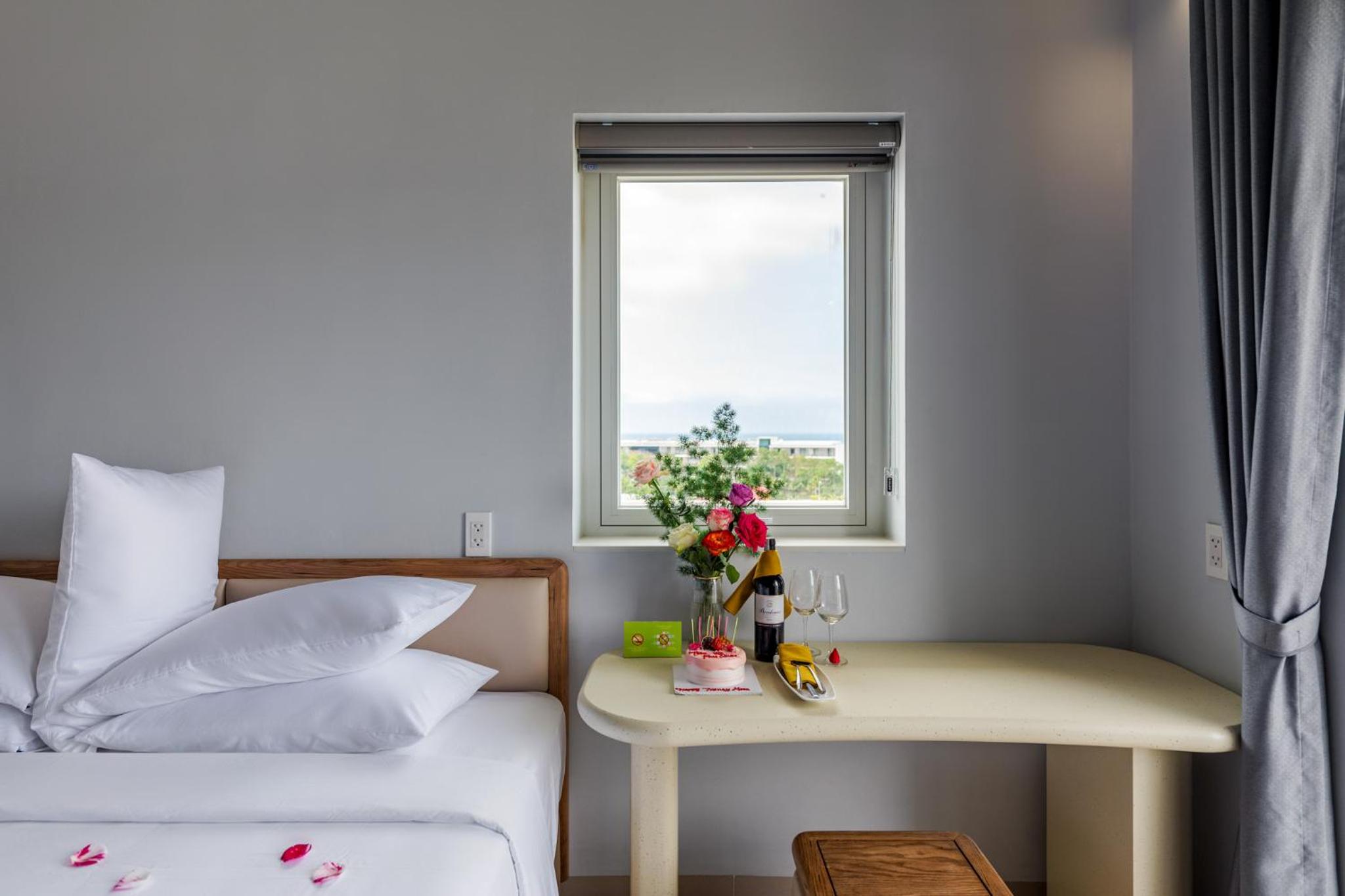 Deluxe Double Room with Balcony - Photo 27