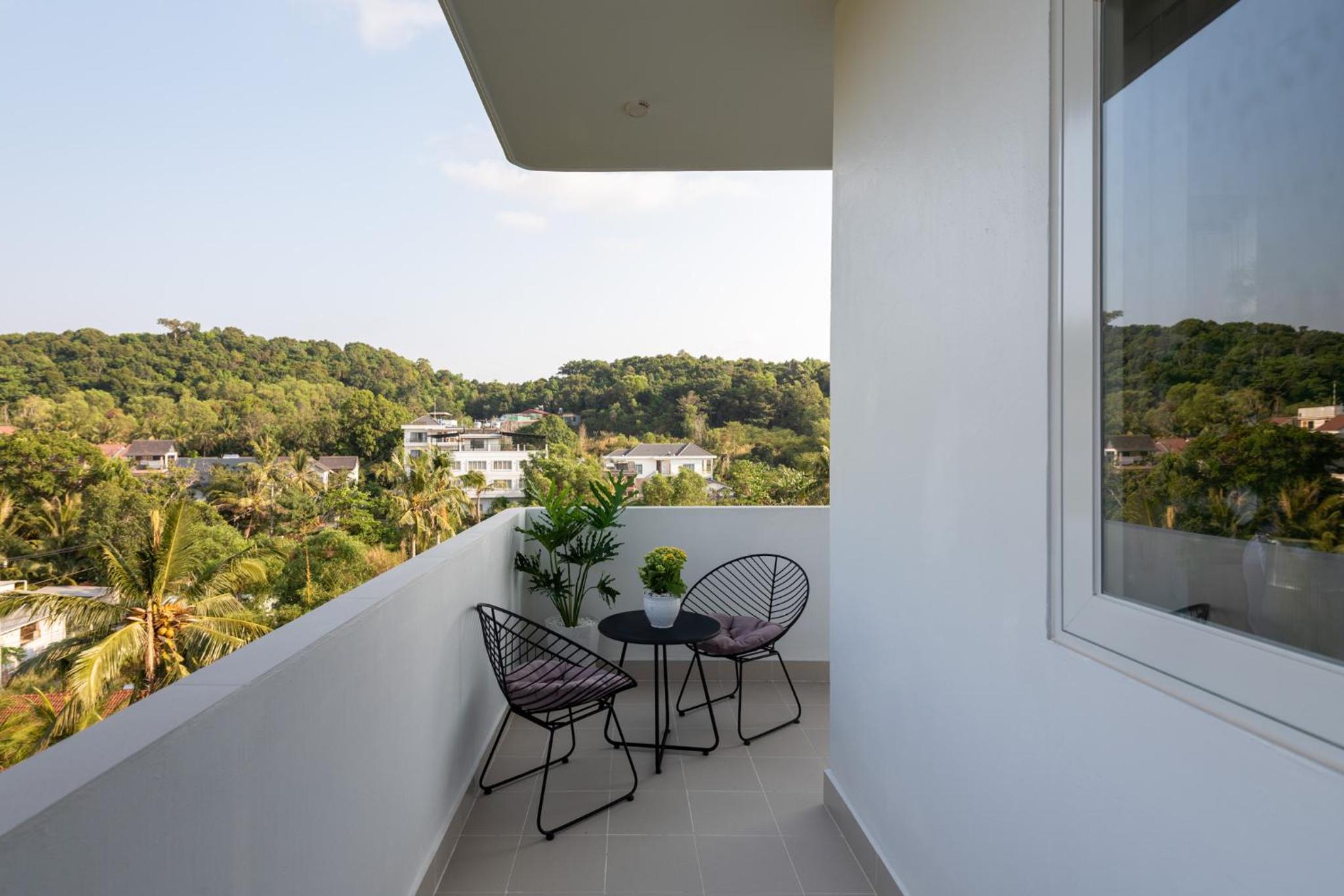 Deluxe Twin Room With Balcony - Photo 2