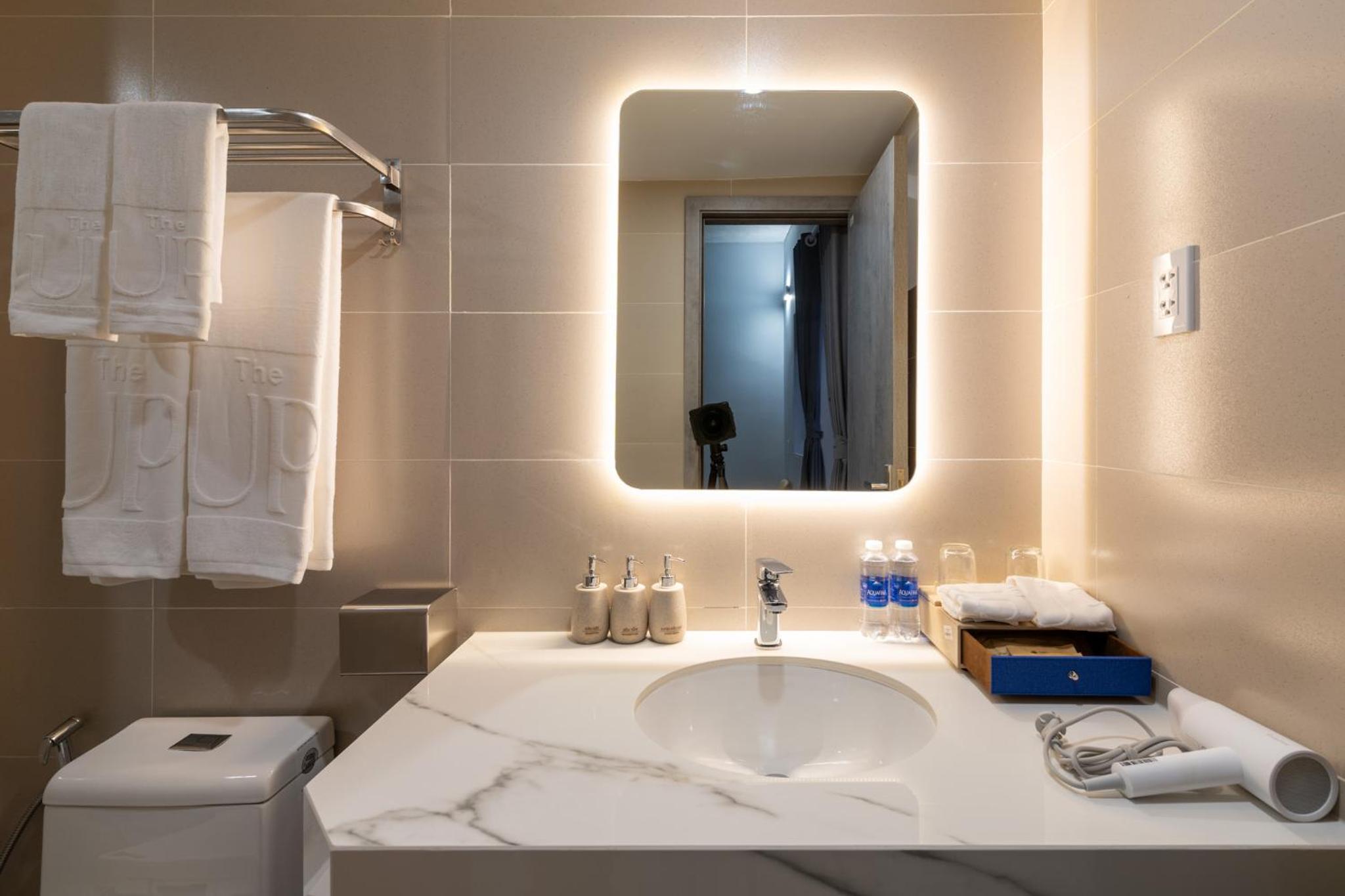 Deluxe Double Room with Balcony - Photo 15