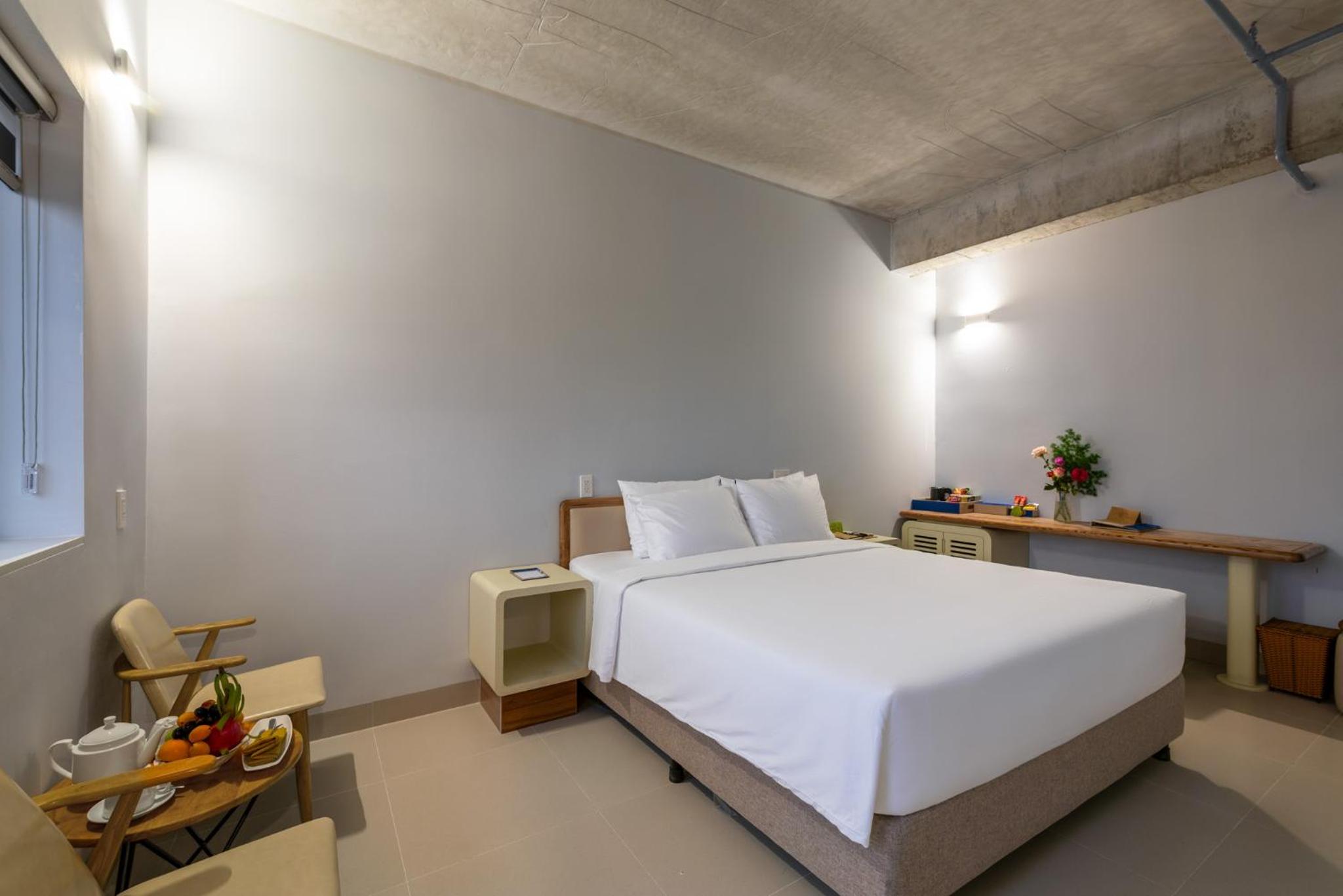 Deluxe Double Room with Balcony - Photo 17