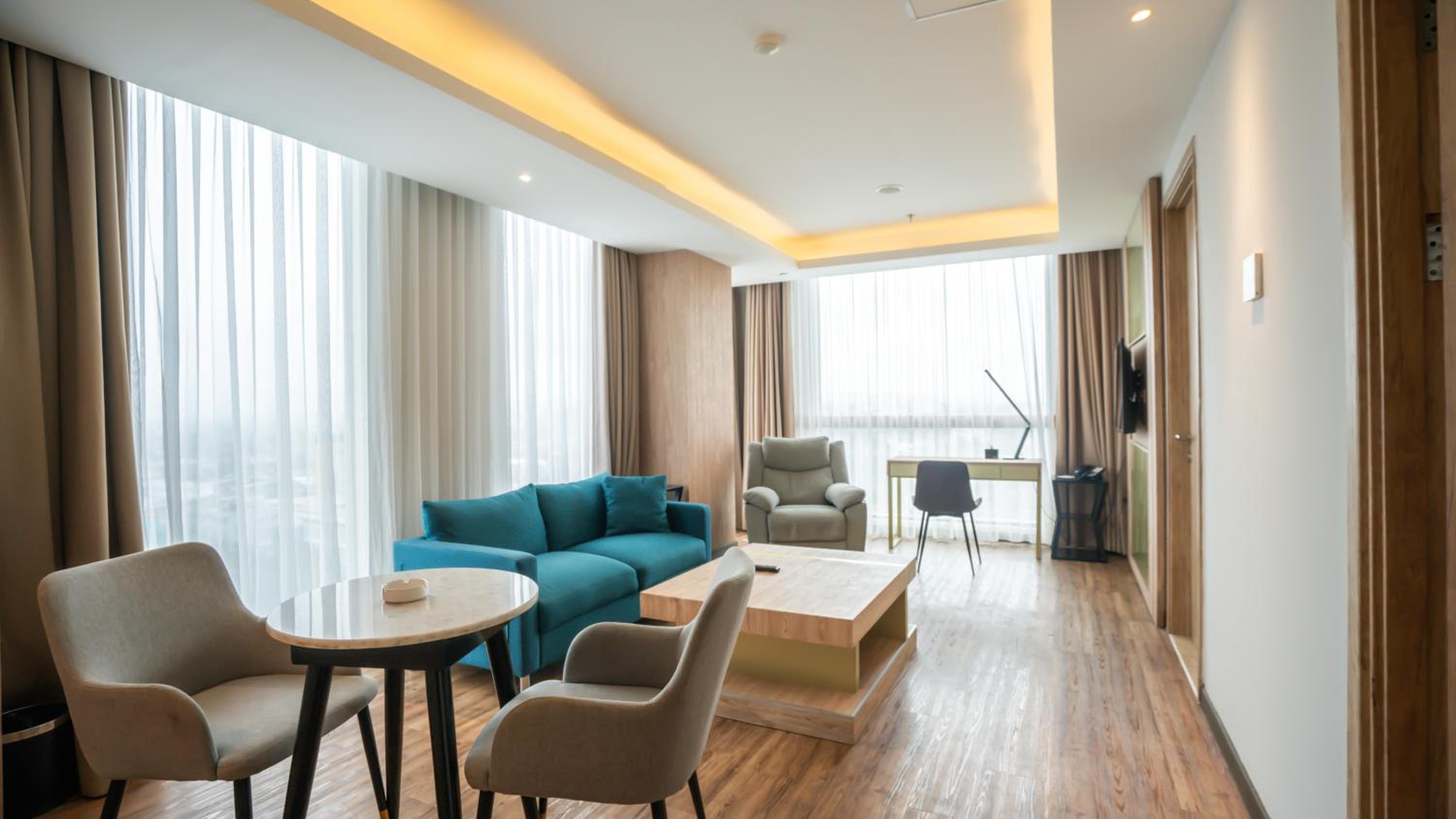 Executive Suite - Photo 1