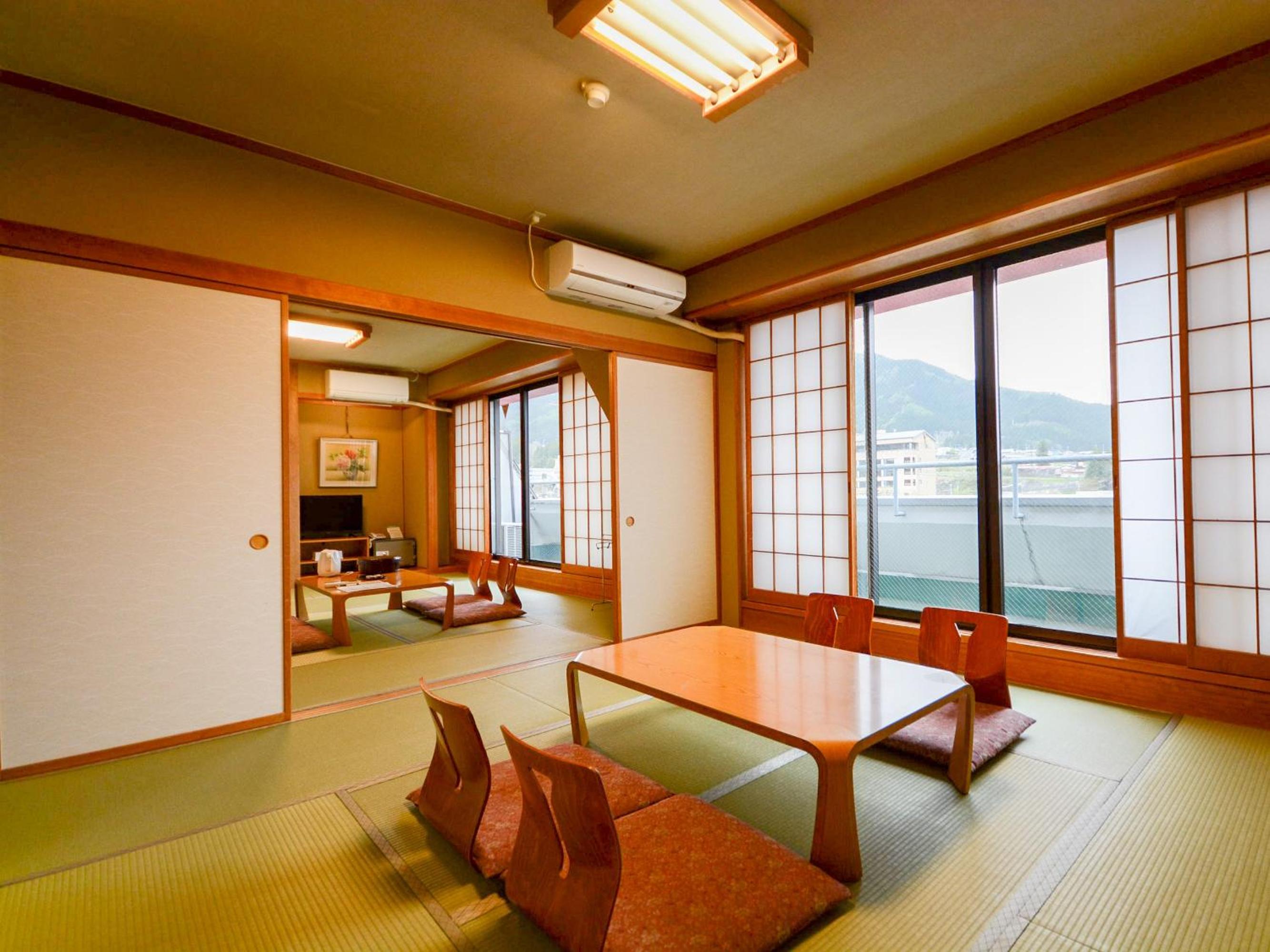 Japanese-Style Family Room photo 2