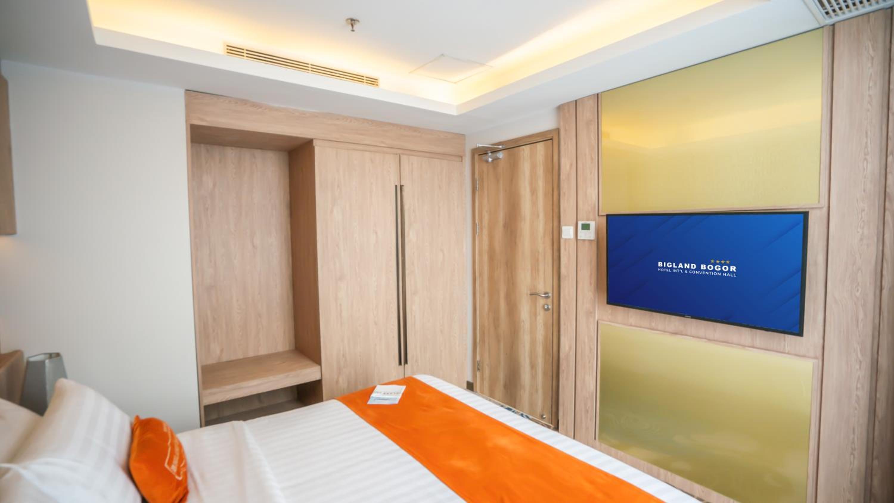 Executive Suite - Photo 12