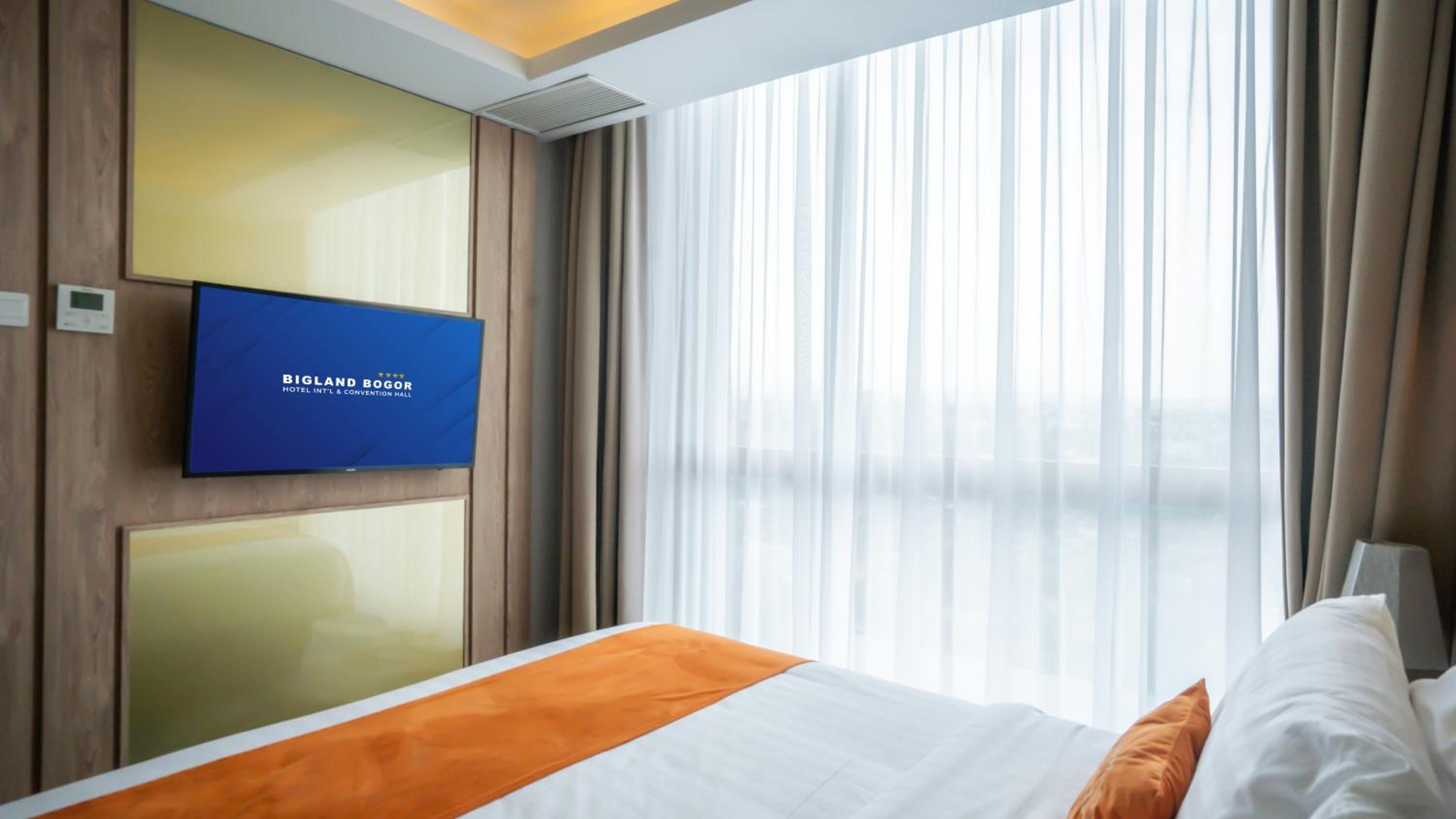 Executive Suite - Photo 11