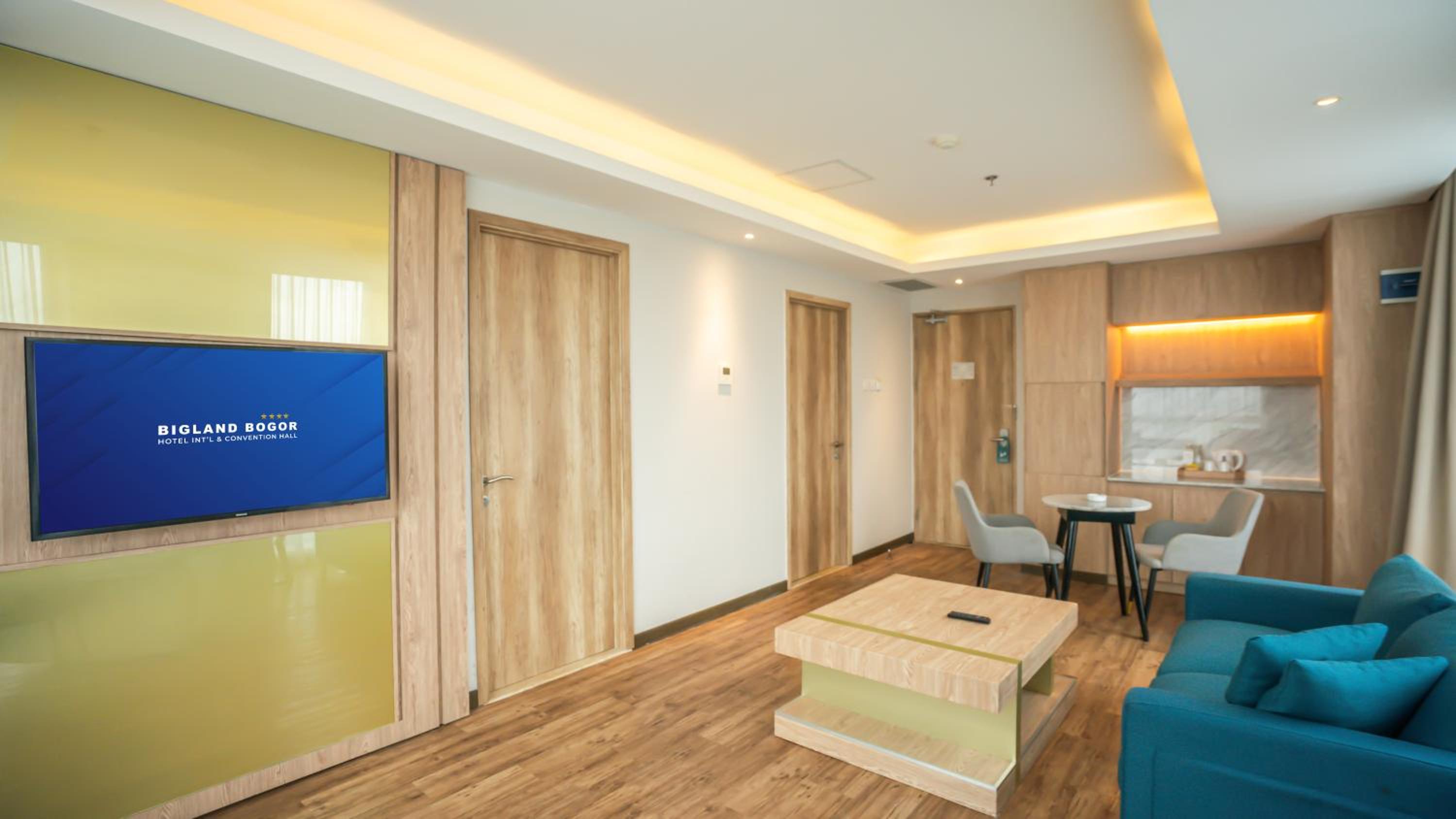 Executive Suite - Photo 7