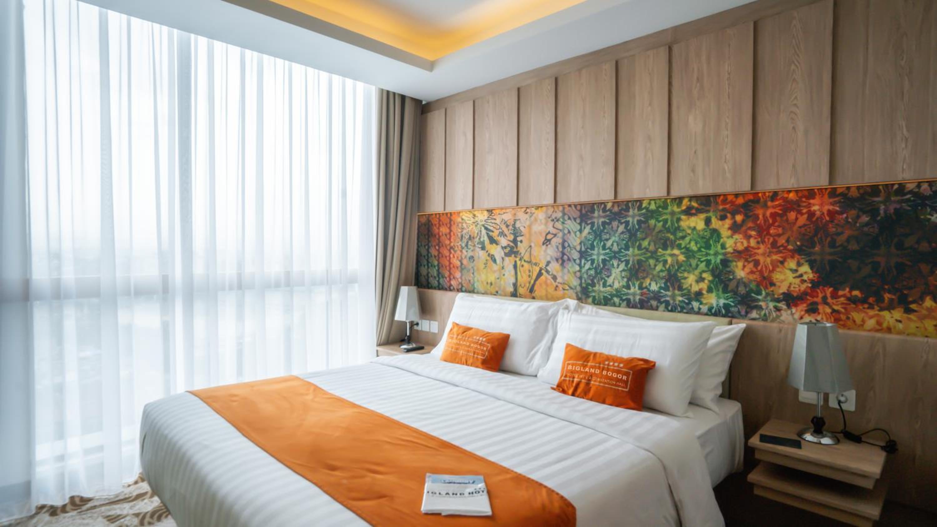 Executive Suite - Photo 15