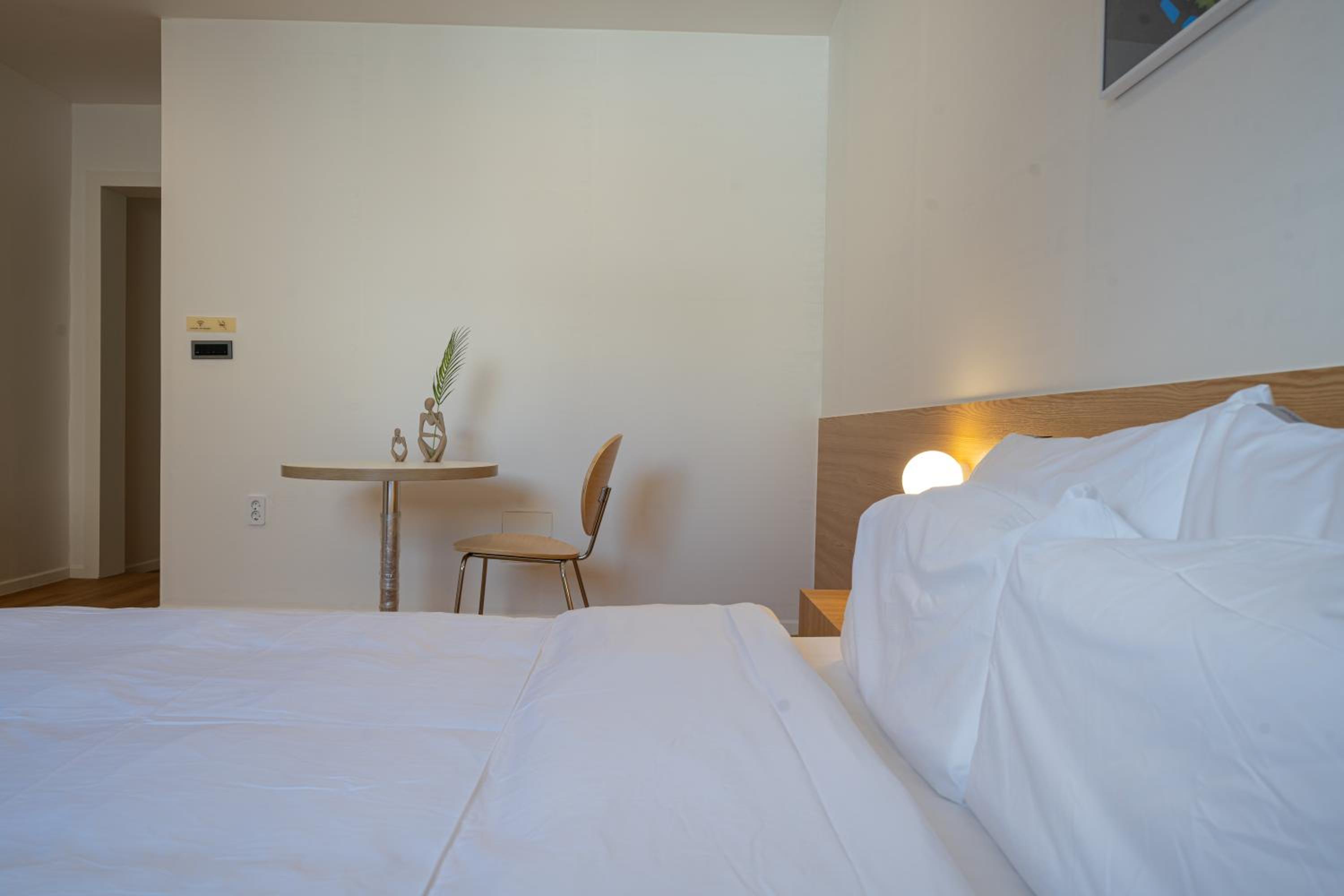 Standard Double Room - Photo 13